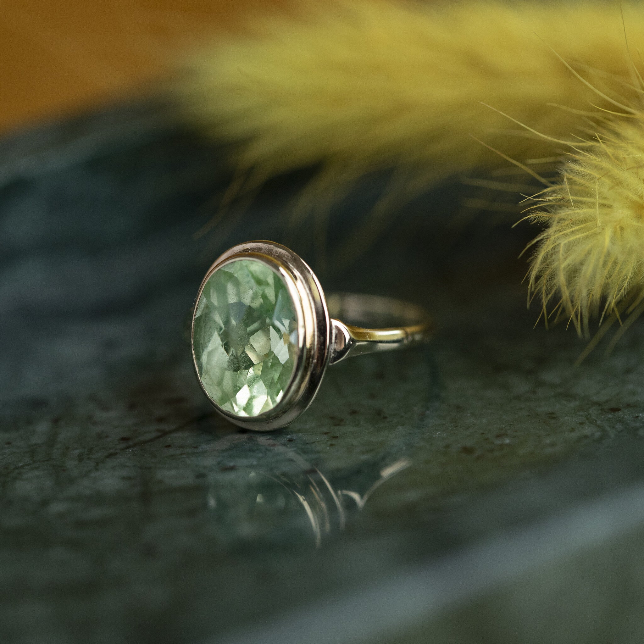 Gouden ring met groene spinel 14 krt