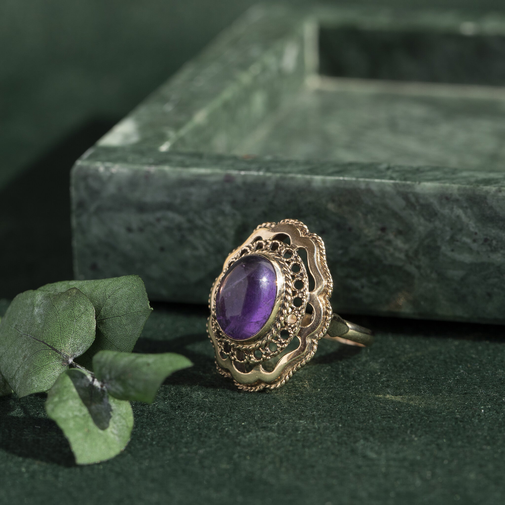 14 kt gold ring with amethyst