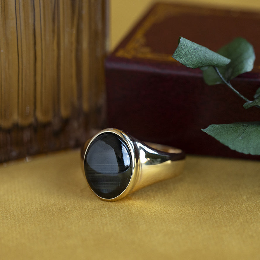 Gold vintage ring with star sapphire 14 kt