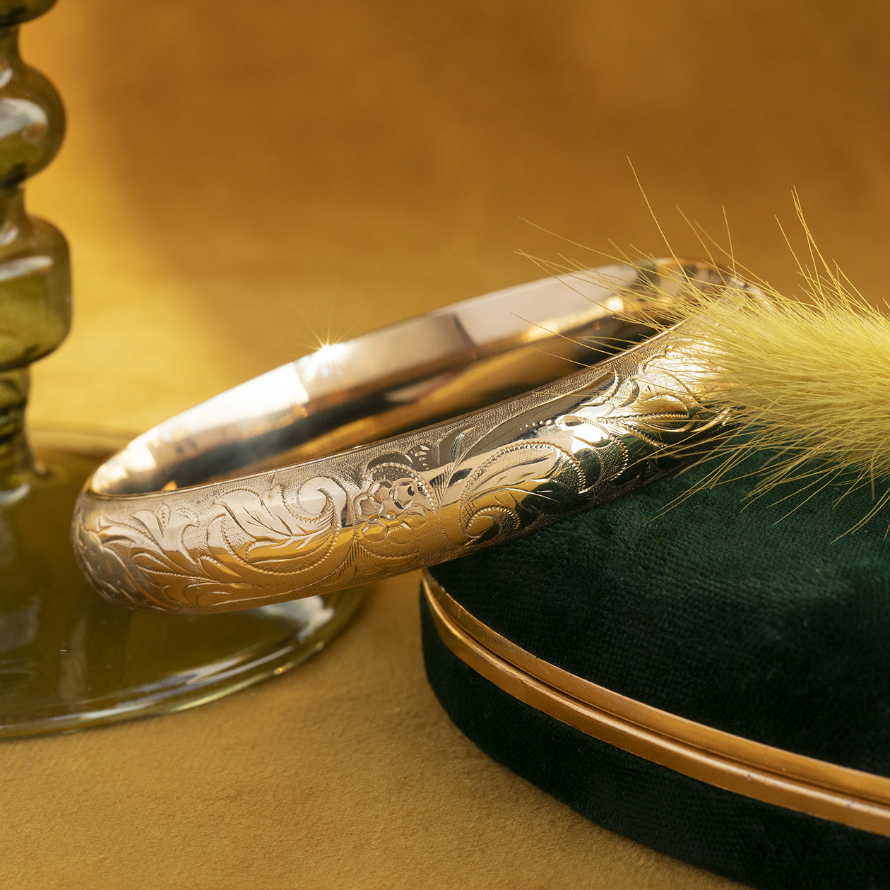 Gouden vintage bangle met gravure 14 krt