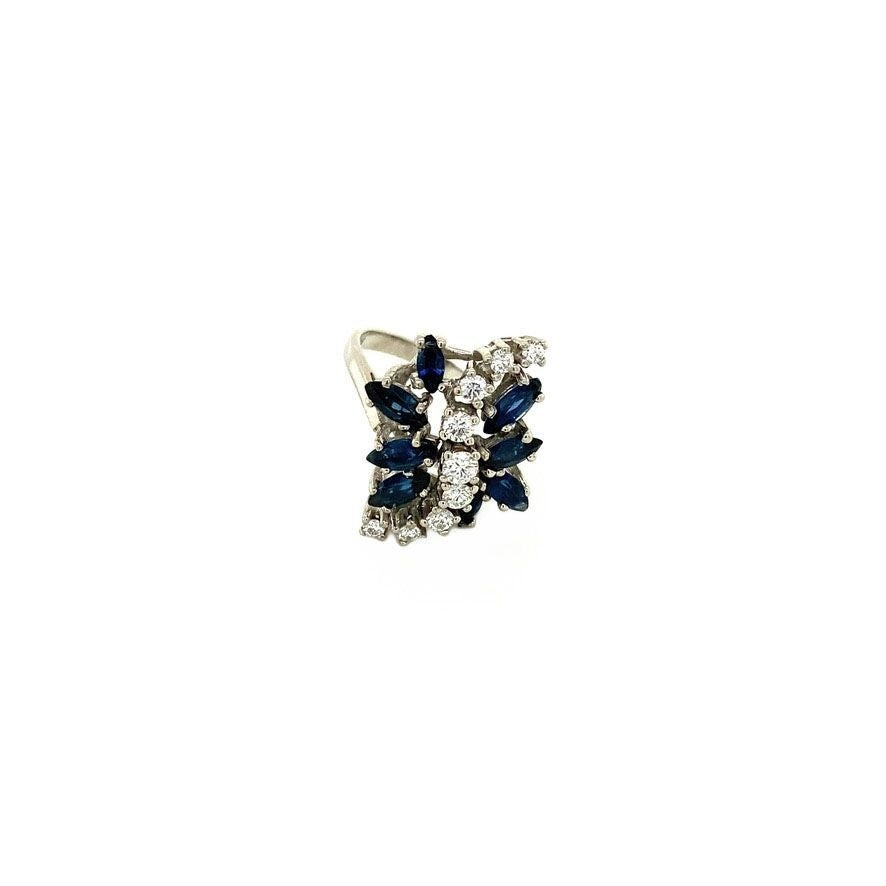 14 kt white gold ring with sapphire and diamond