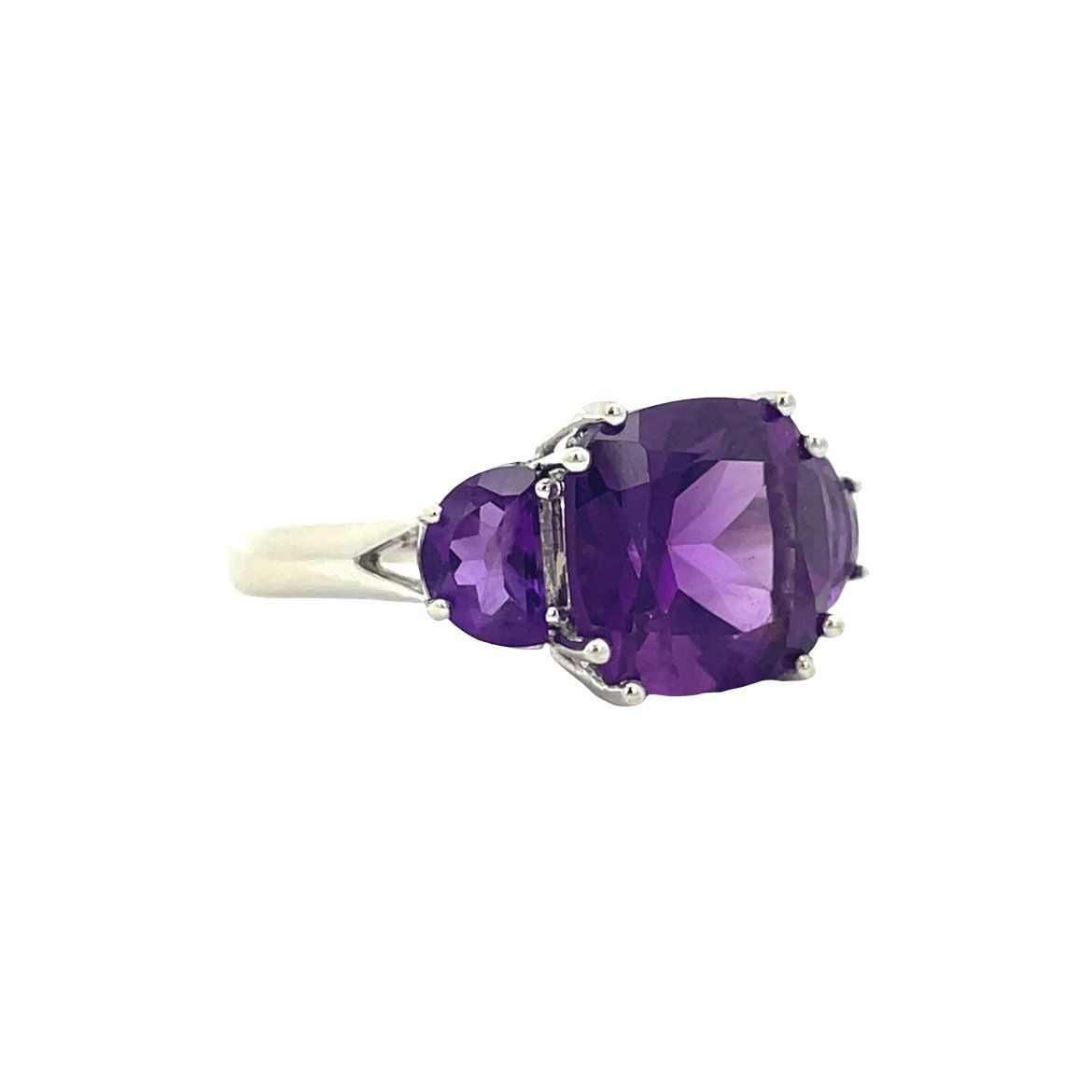 Vintage white gold ring with amethyst, 14 kt