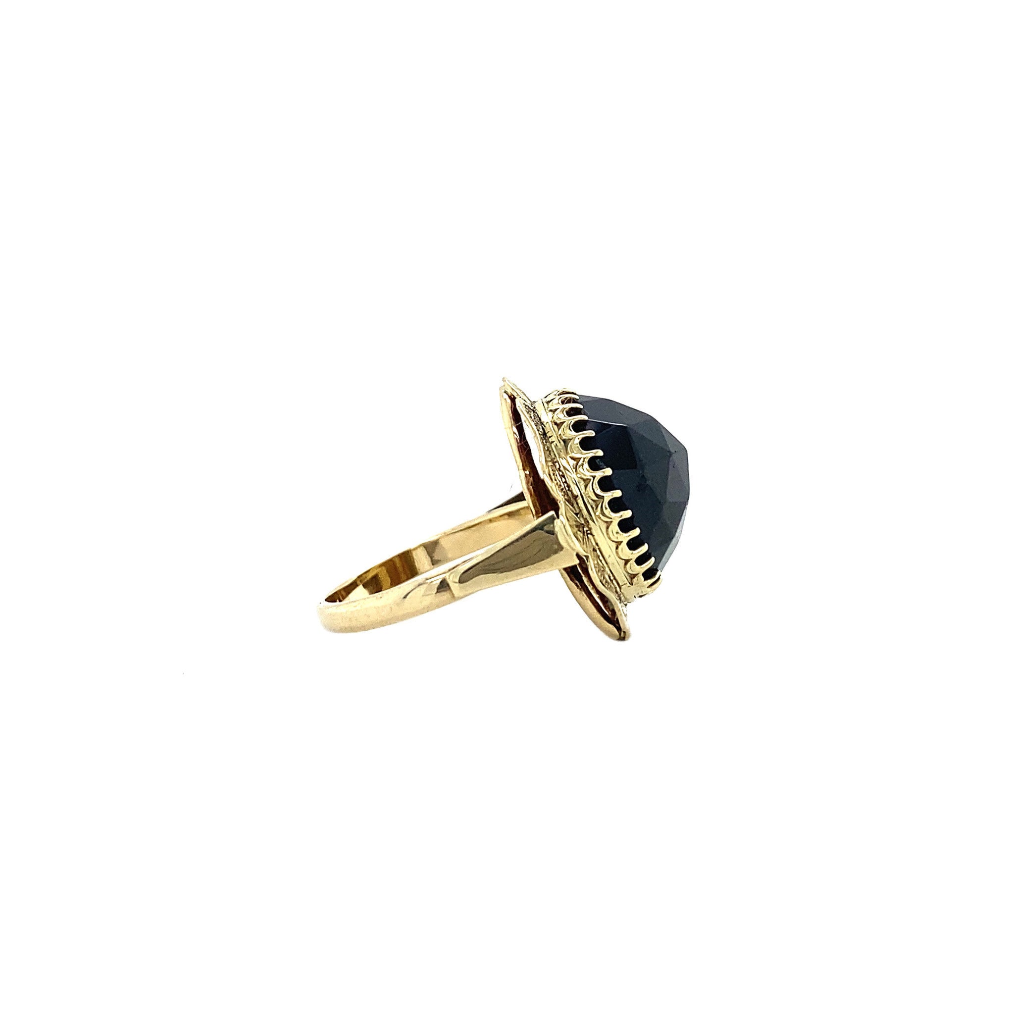 14 kt gold ring with garnet
