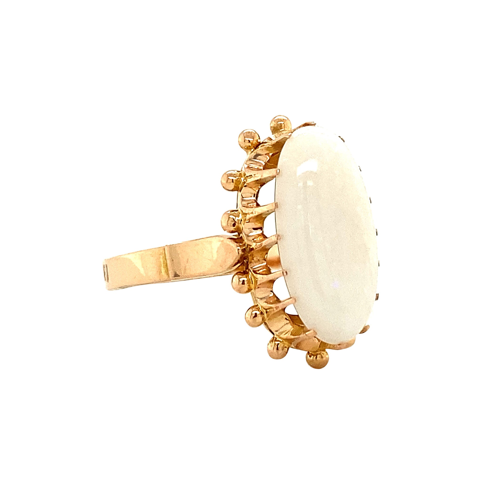 Gold ring with opal 18 krt