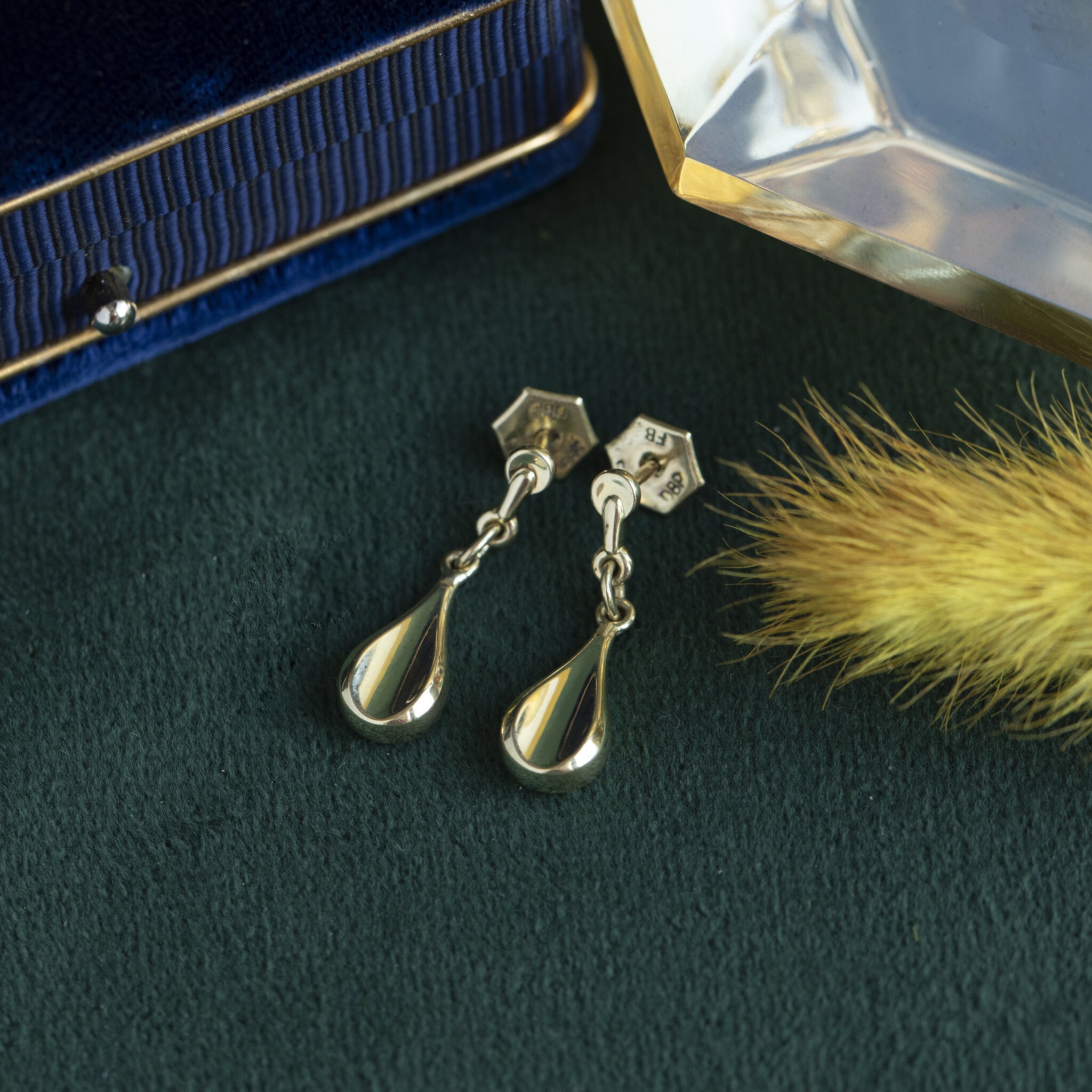 14 kt gold fantasy dangle earrings