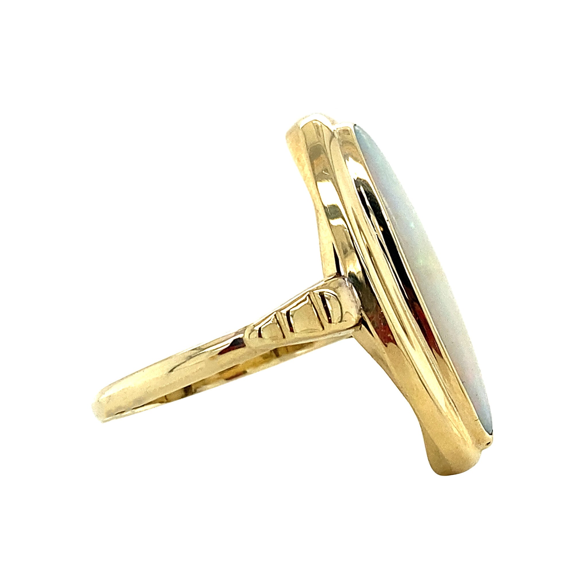 14 kt gold ring with opal
