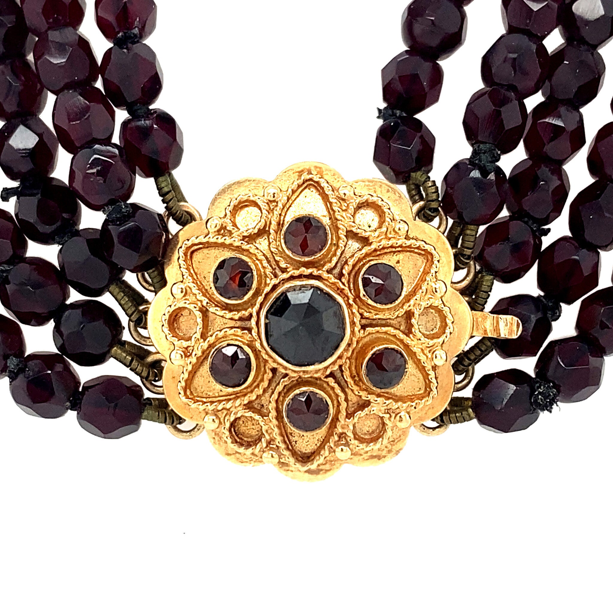 Garnet necklace with a gold ornamental clasp, 40 cm, 14 kt