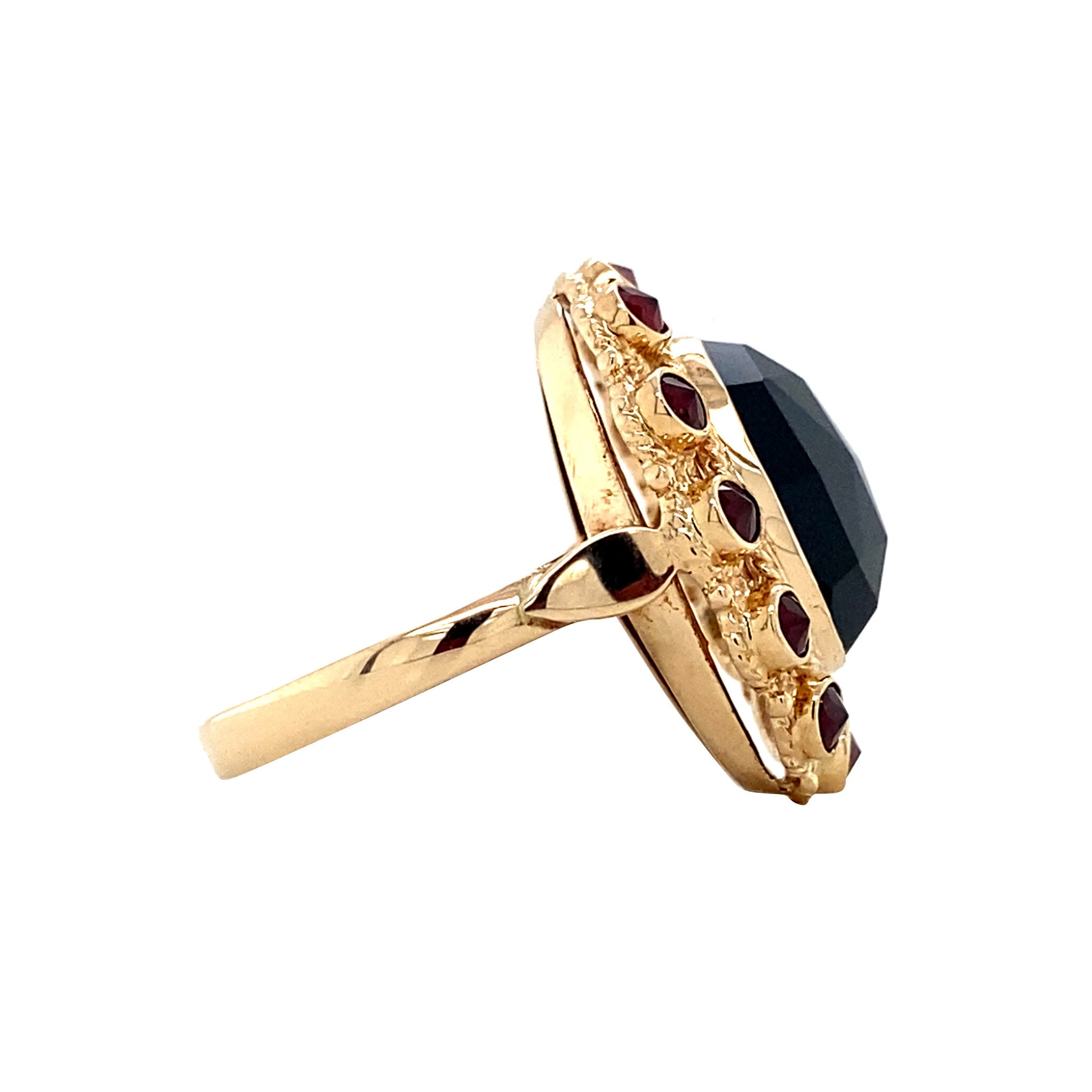 14 kt gold ring with garnet