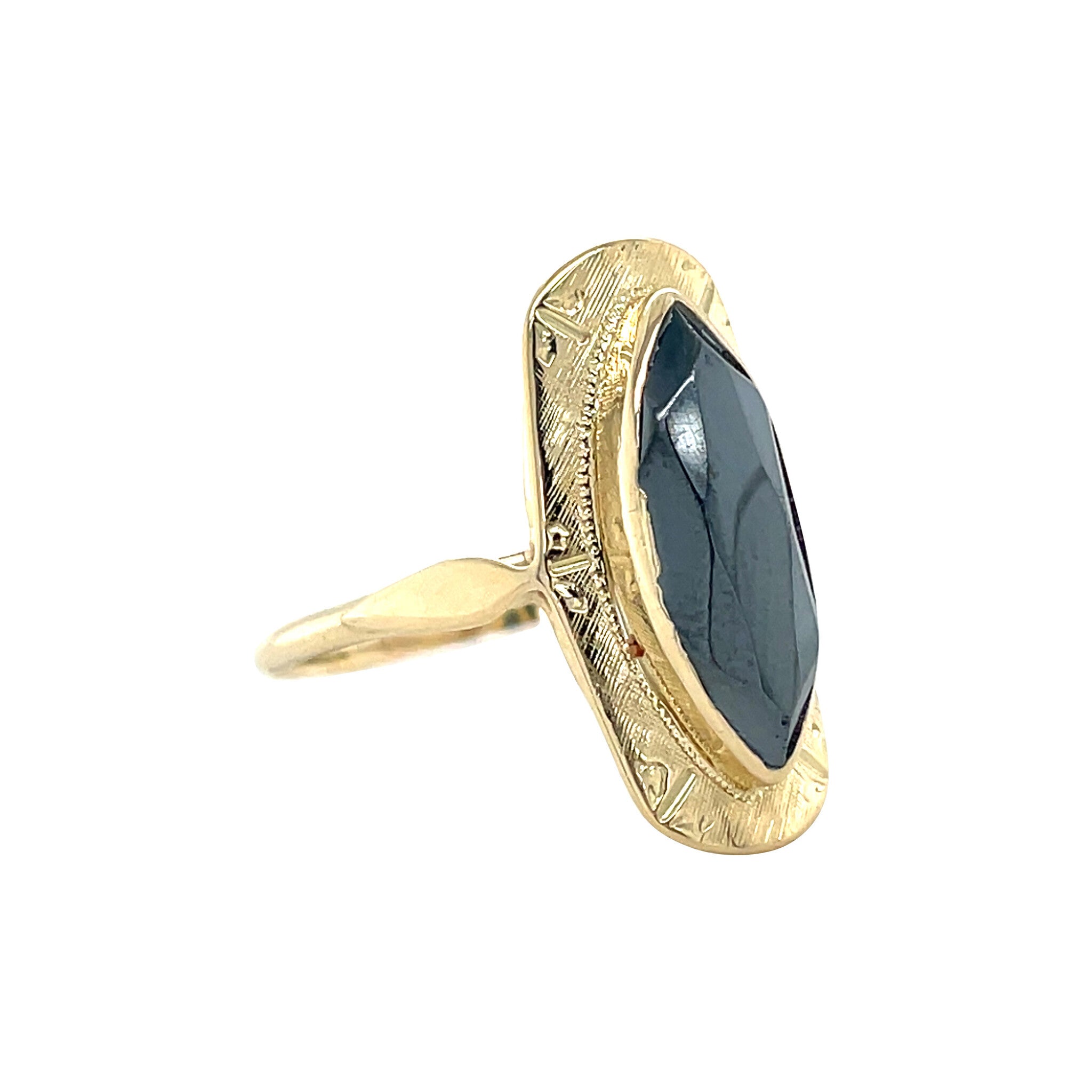 Gouden vintage ring met hematiet 14 krt