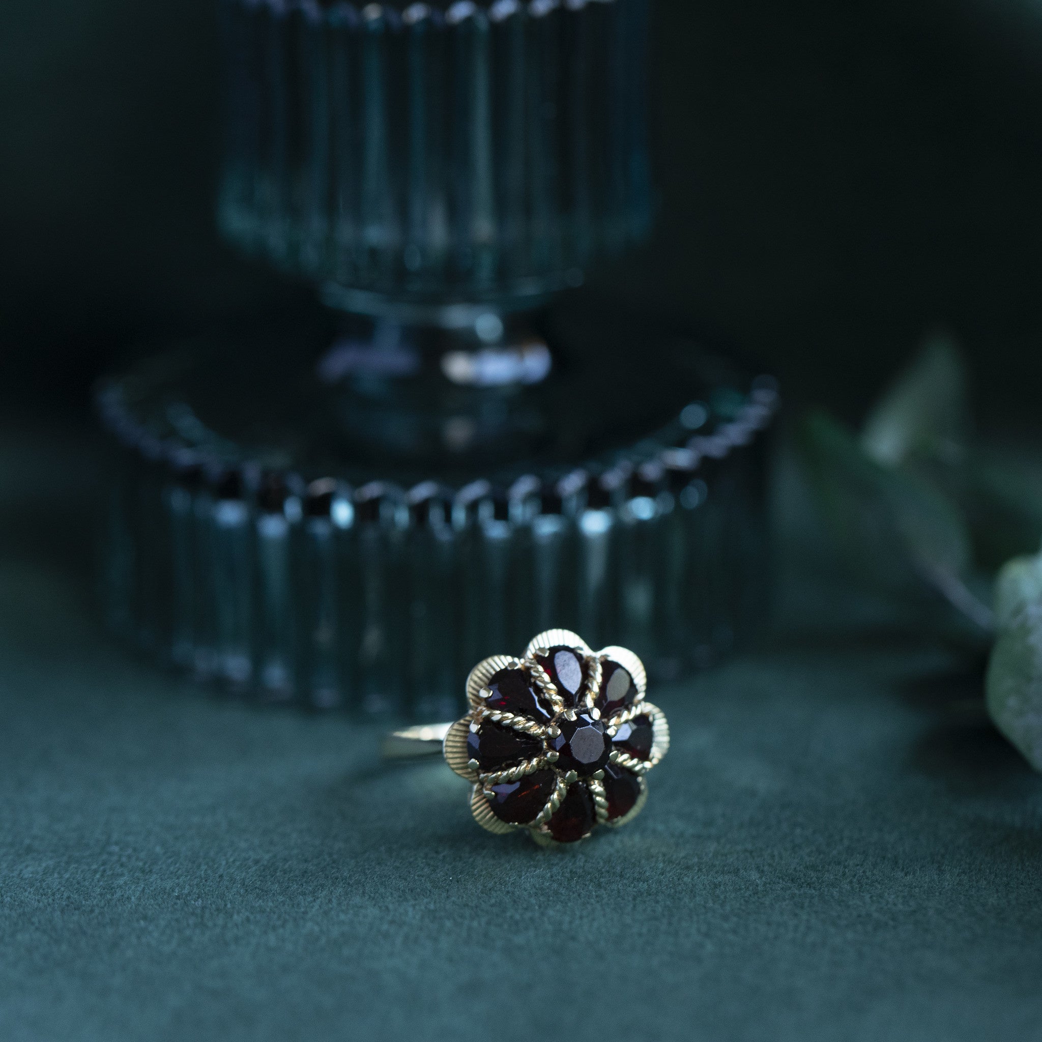 Gold ring with garnet 18 kt