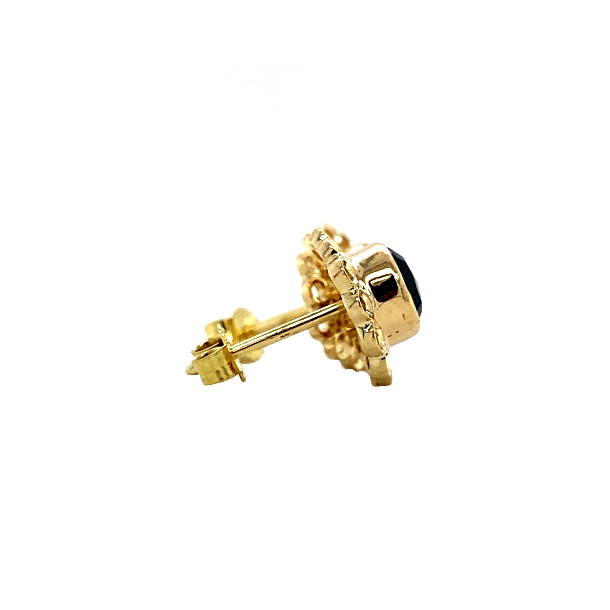 Vintage 14 kt gold stud earrings with garnet