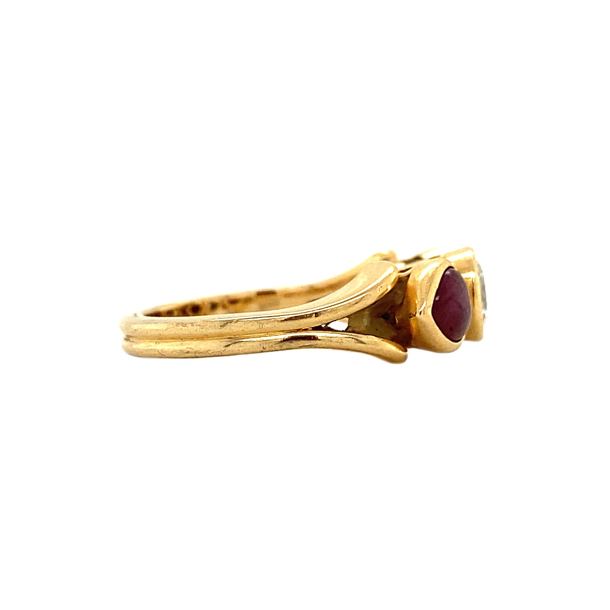 18 kt gold ring with diamond and ruby