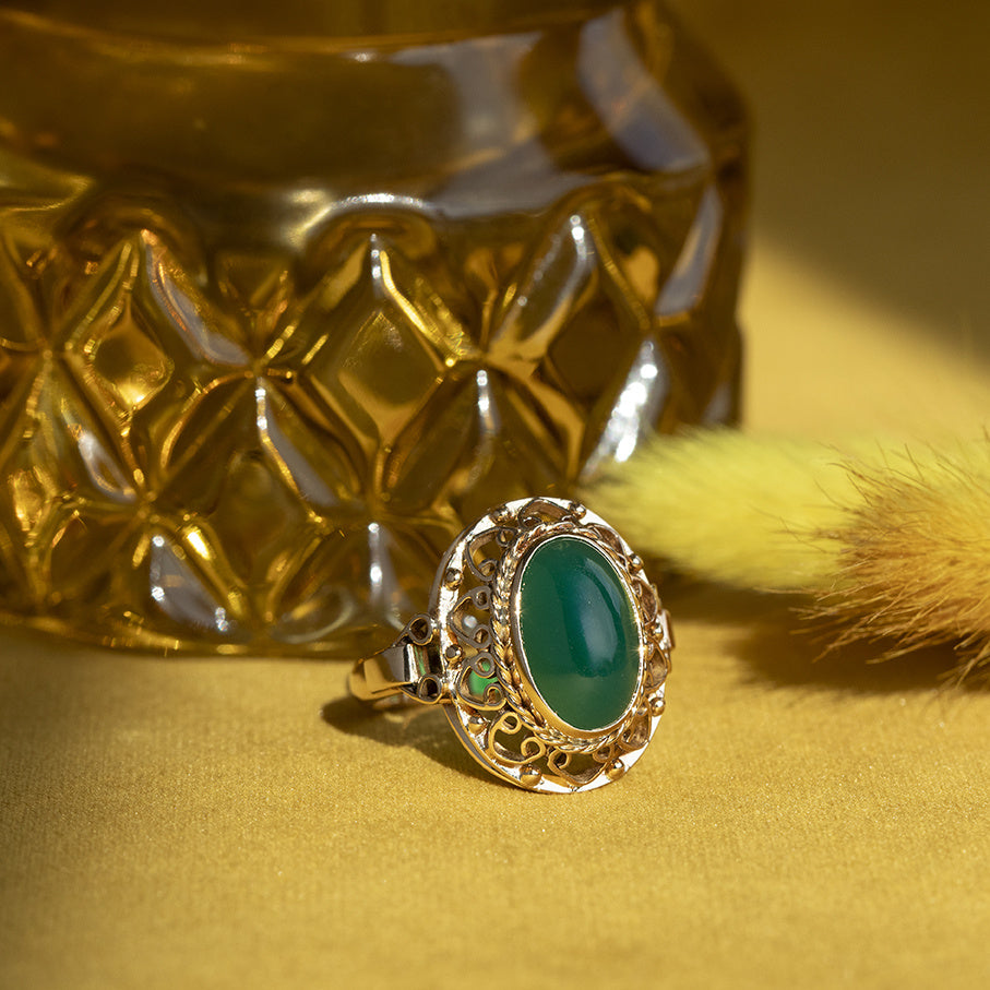 Gold vintage ring with agate 14 kt