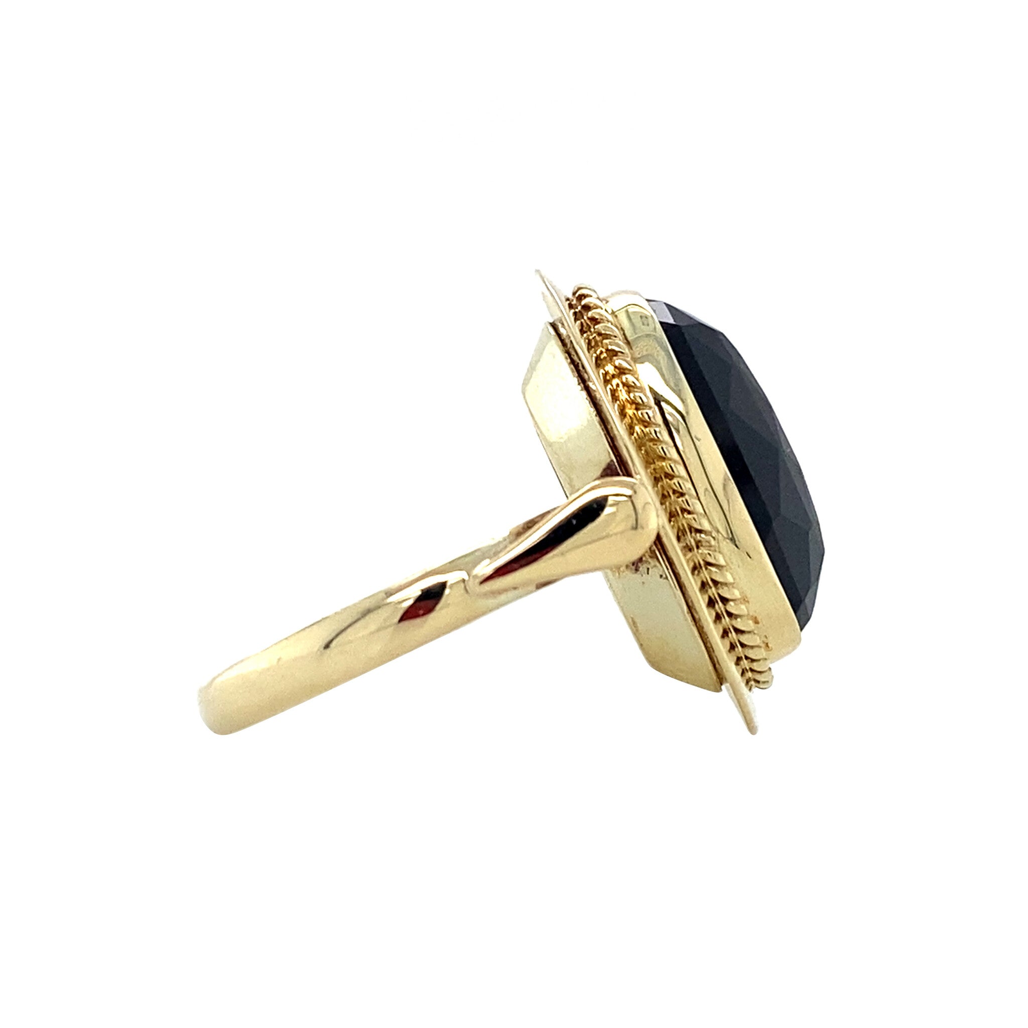 14 kt gold ring with garnet
