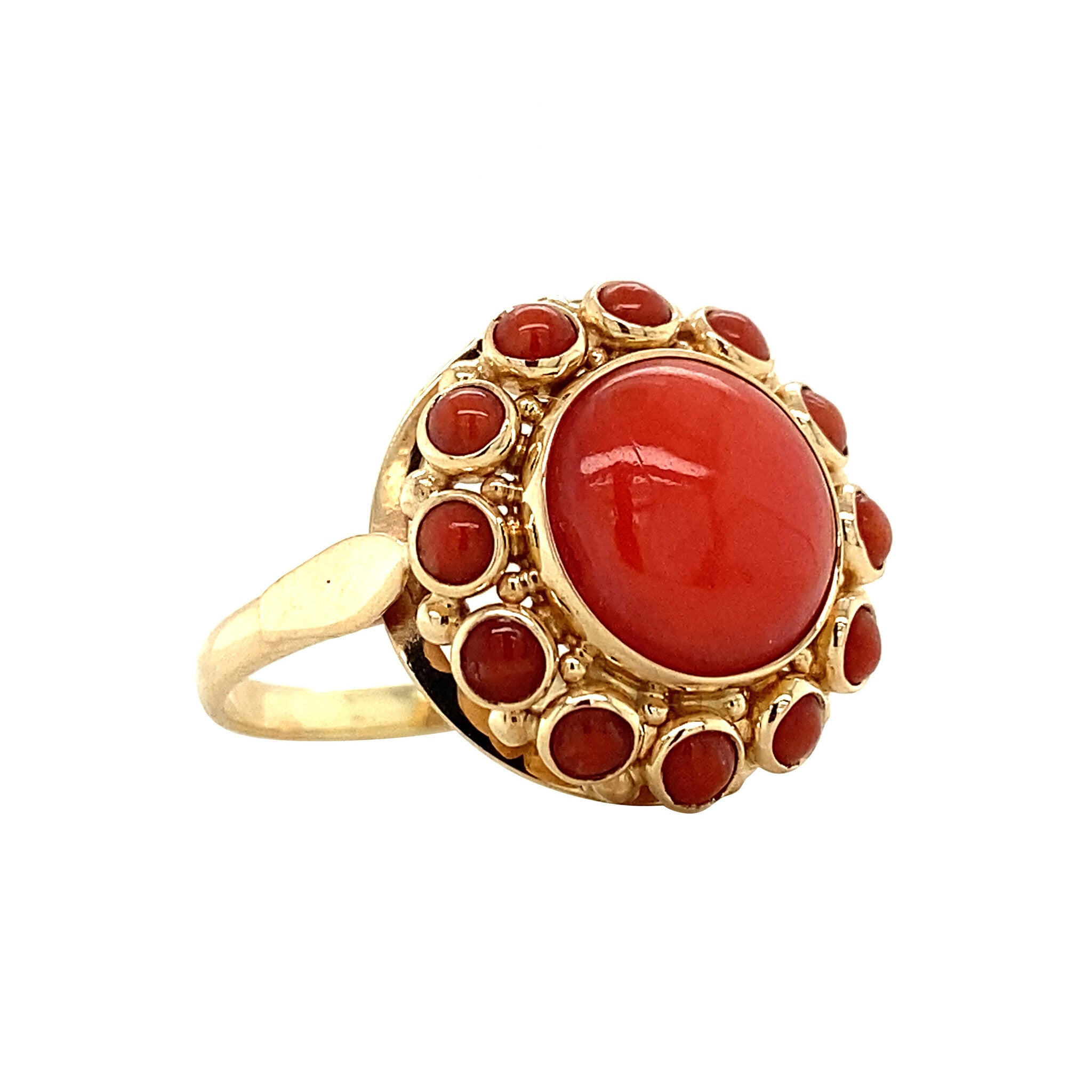 Gouden entourage ring met bloedkoraal 14 krt