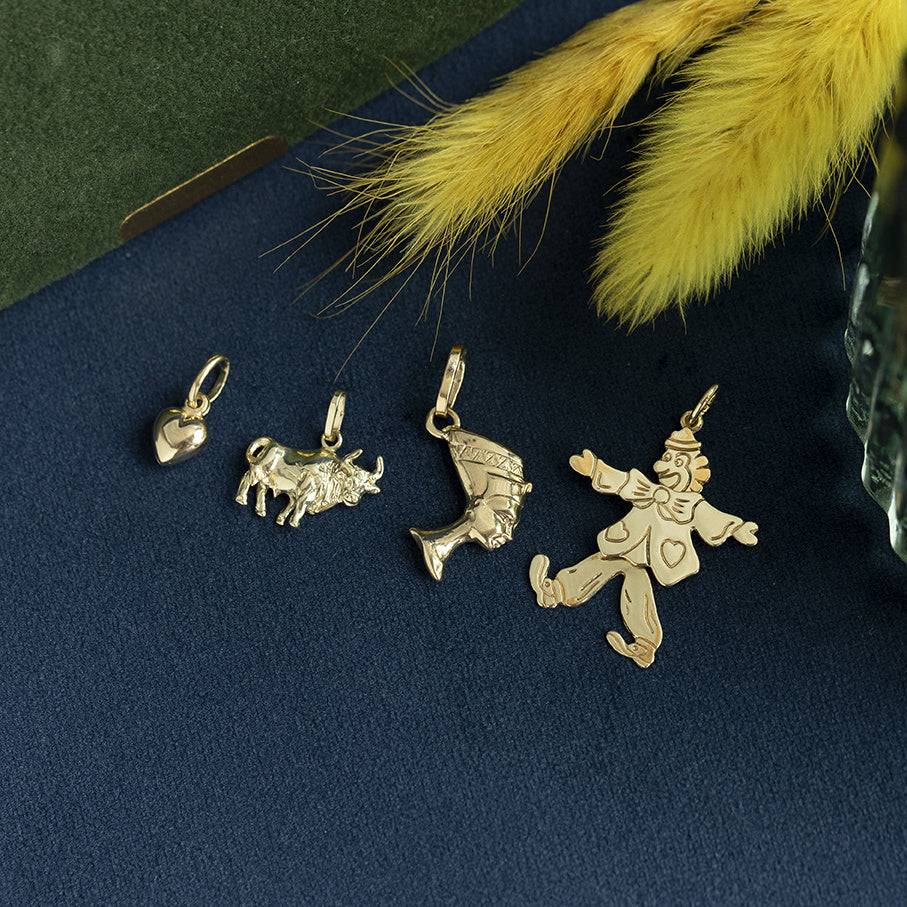 Gouden vintage clown hanger 14 krt