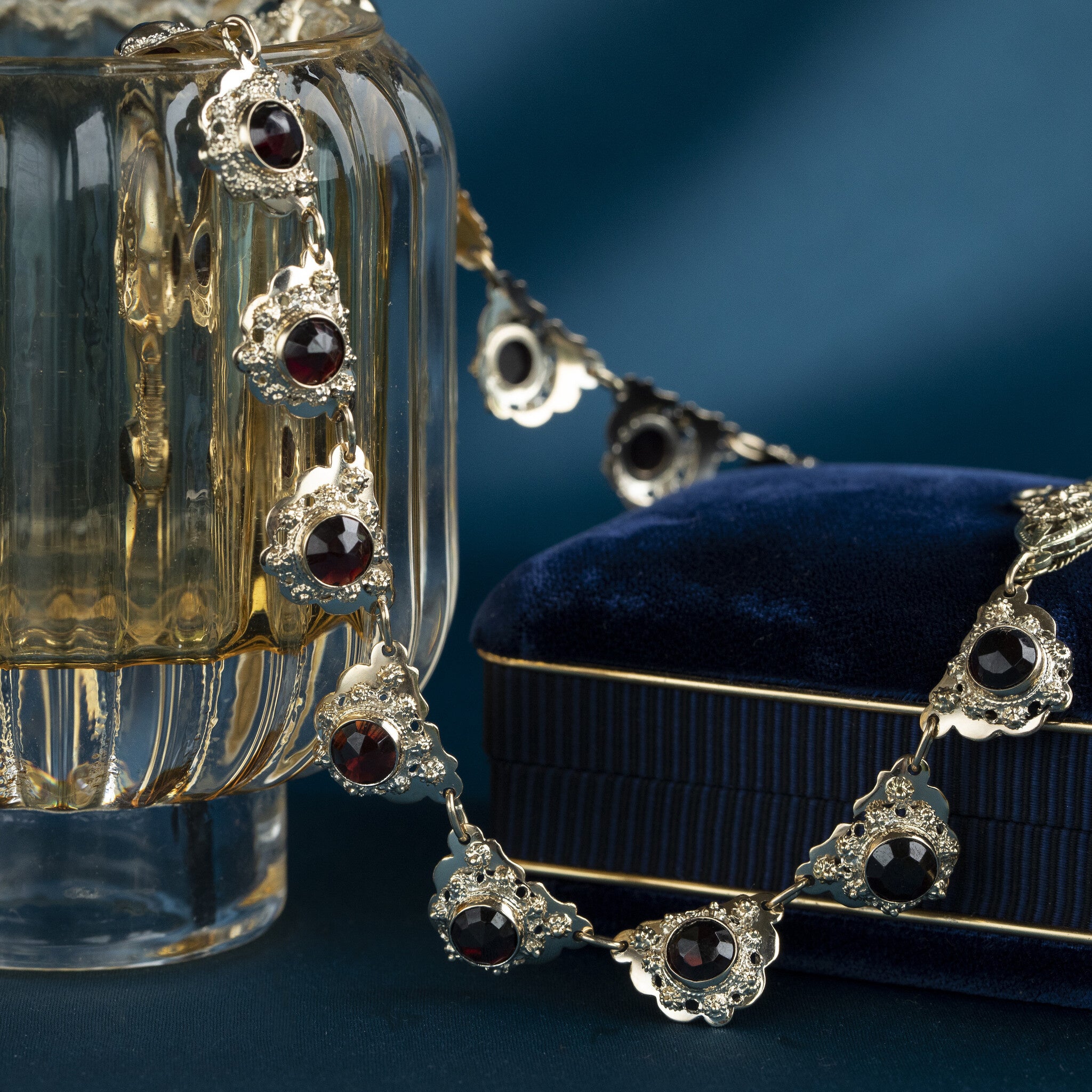 Gouden collier met granaat 14 krt