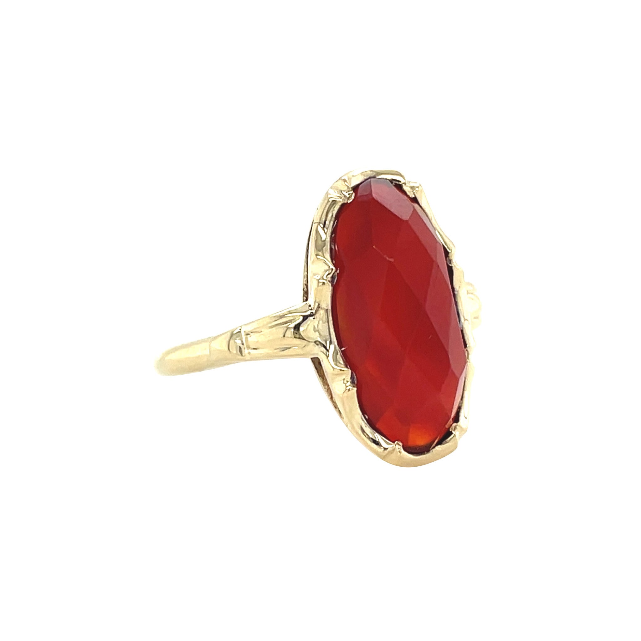 Gold vintage ring with carnelian 14 kt