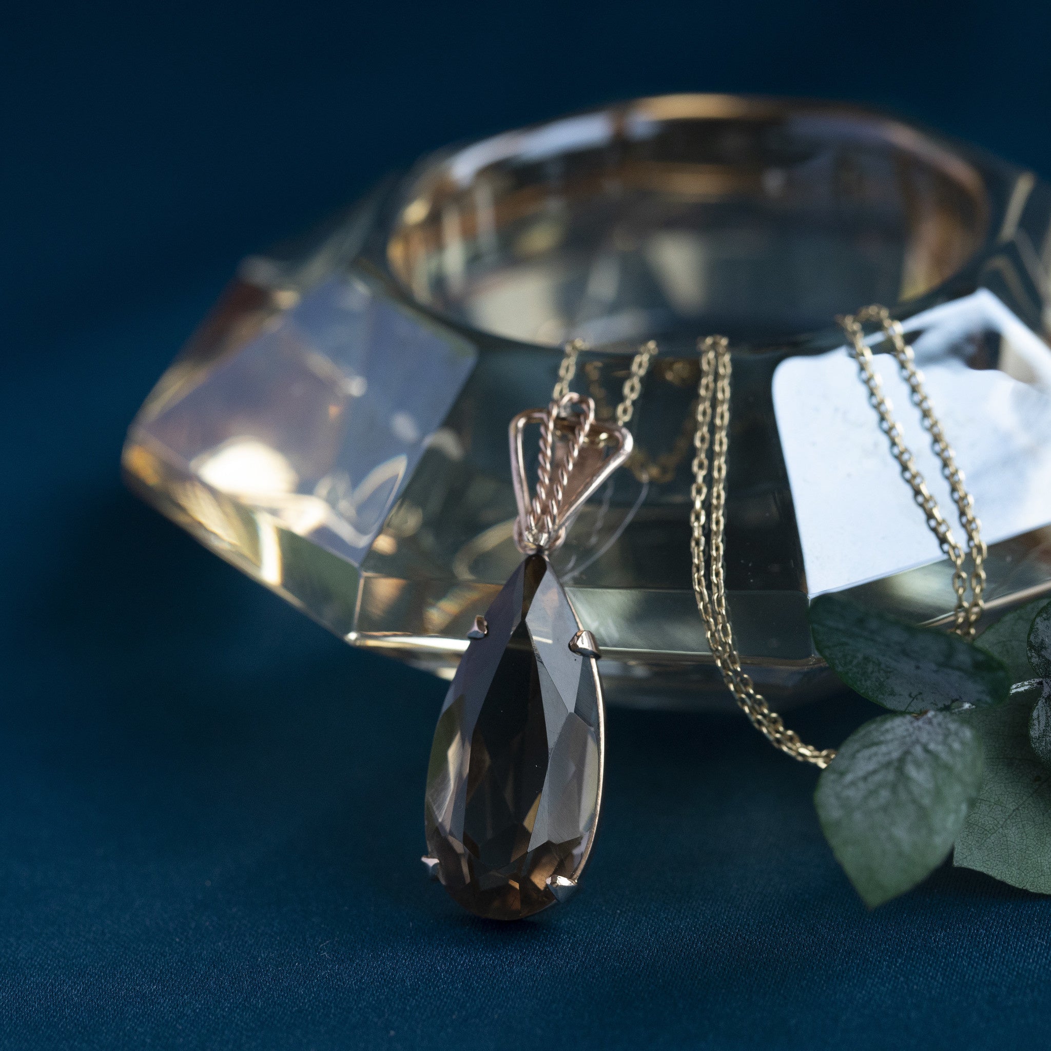 Gouden hanger met rookkwarts 14 krt