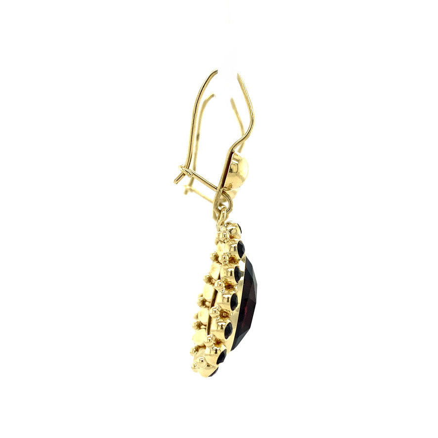 Gouden oorhangers met granaat 14 krt