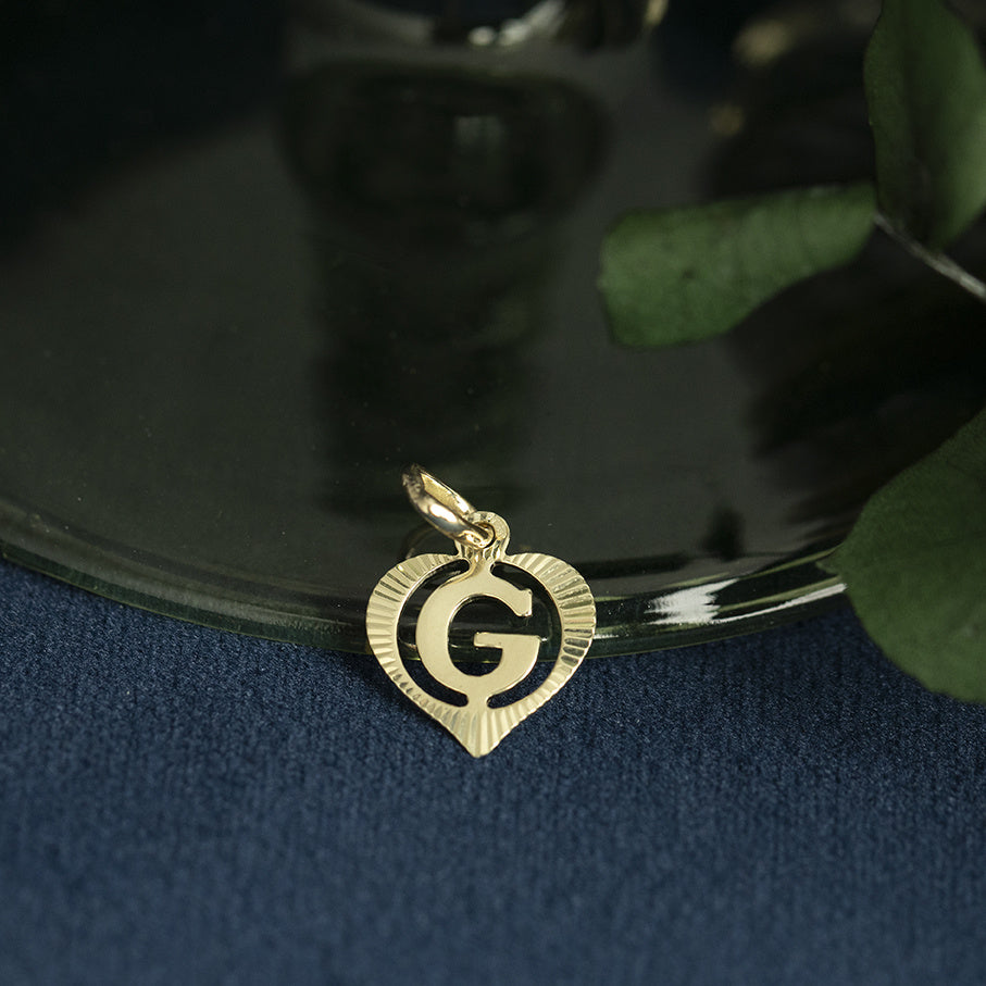Gold vintage heart pendant with letter G 14 kt
