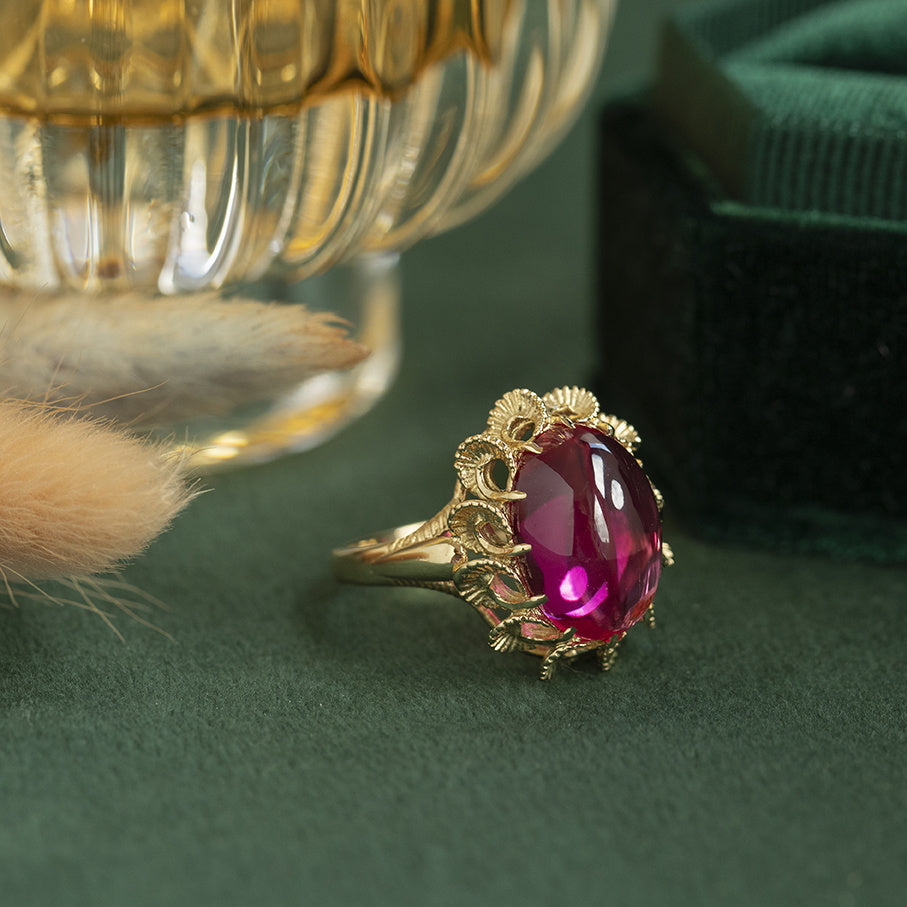 Golden vintage ring with ruby 14 kt