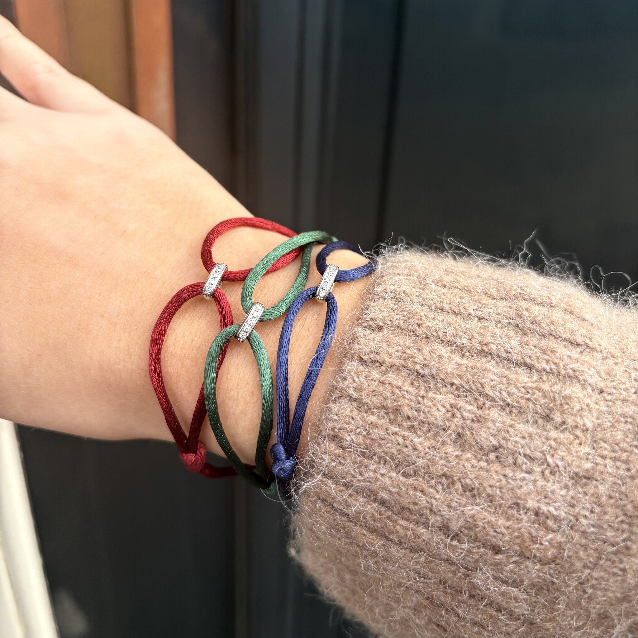 Satijnen vintage armband met witgouden schakel met diamant 18 krt