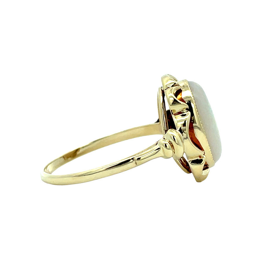 Gouden vintage ring met opaal 14 kt