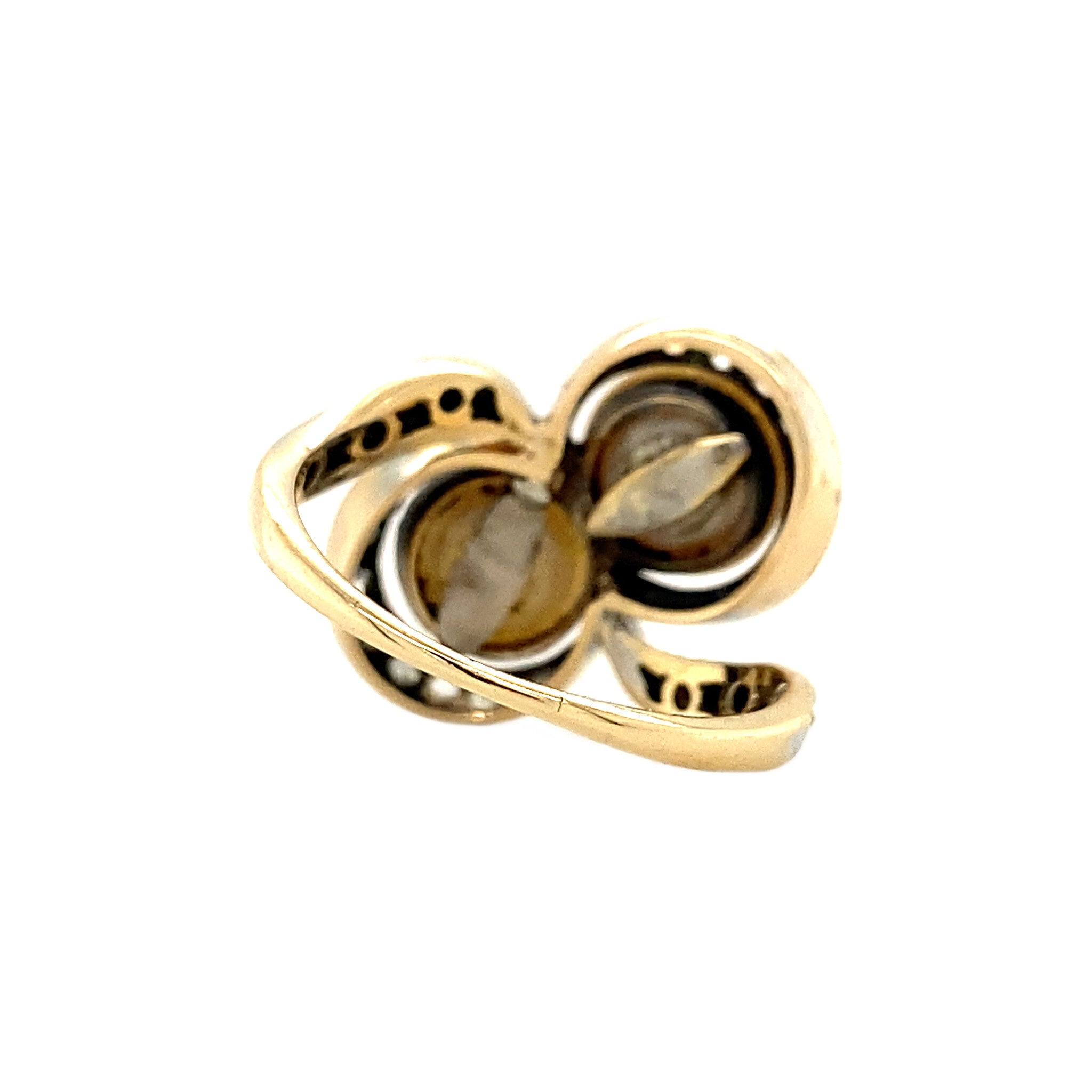 White gold hammered ring with rose-cut diamond and pearl 14 kt