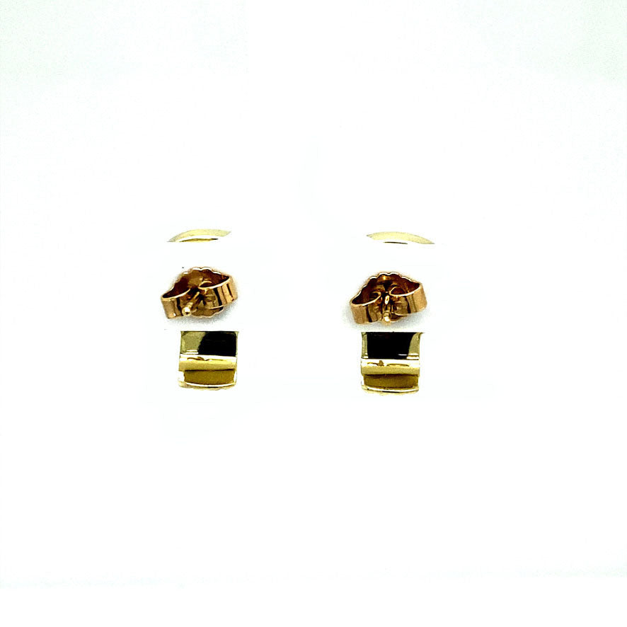 14 kt gold stud earrings with star sapphire