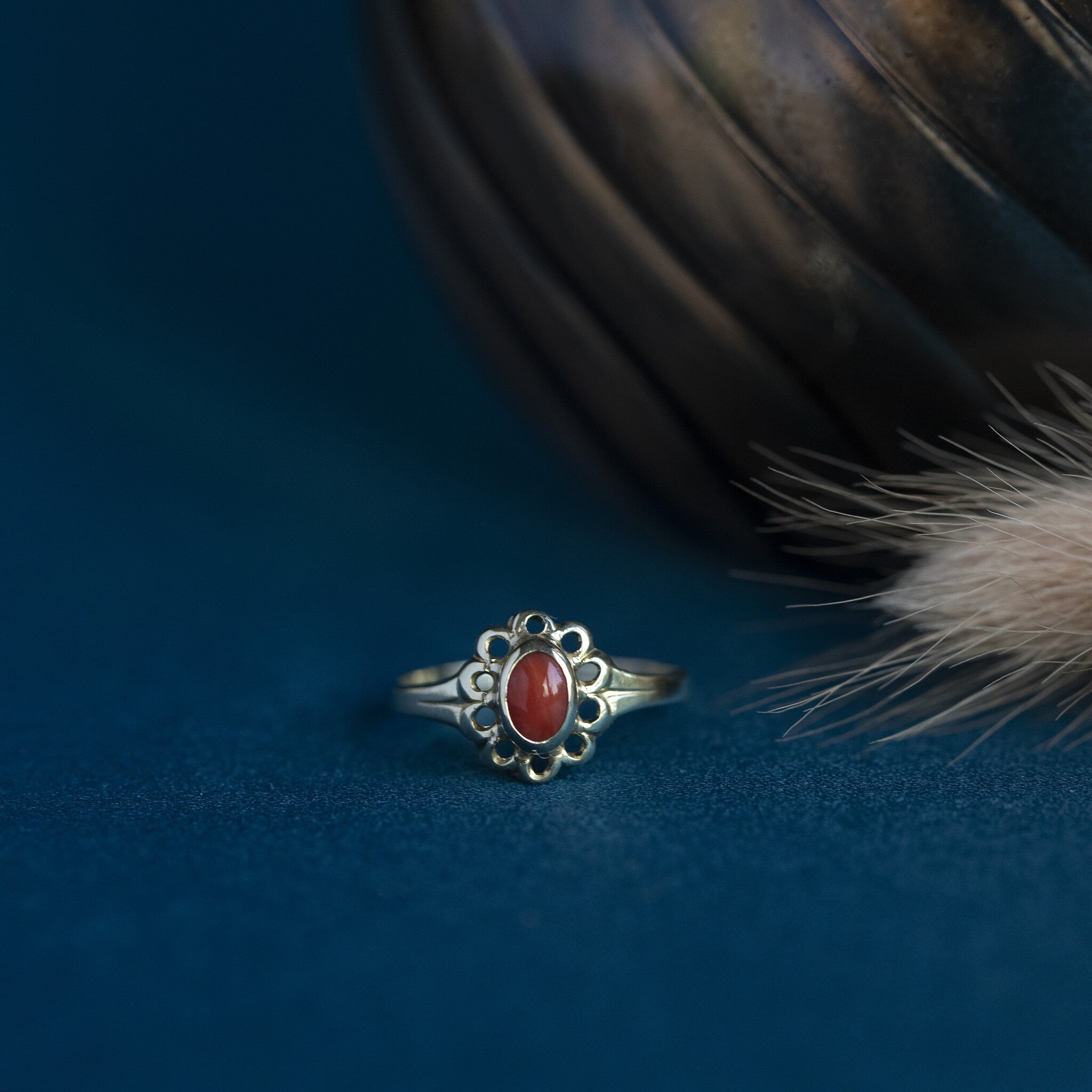 Gouden ring met bloedkoraal 14 krt