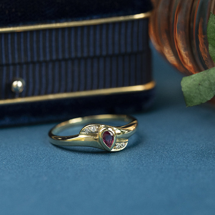 14 kt gold hammered ring with ruby and diamond