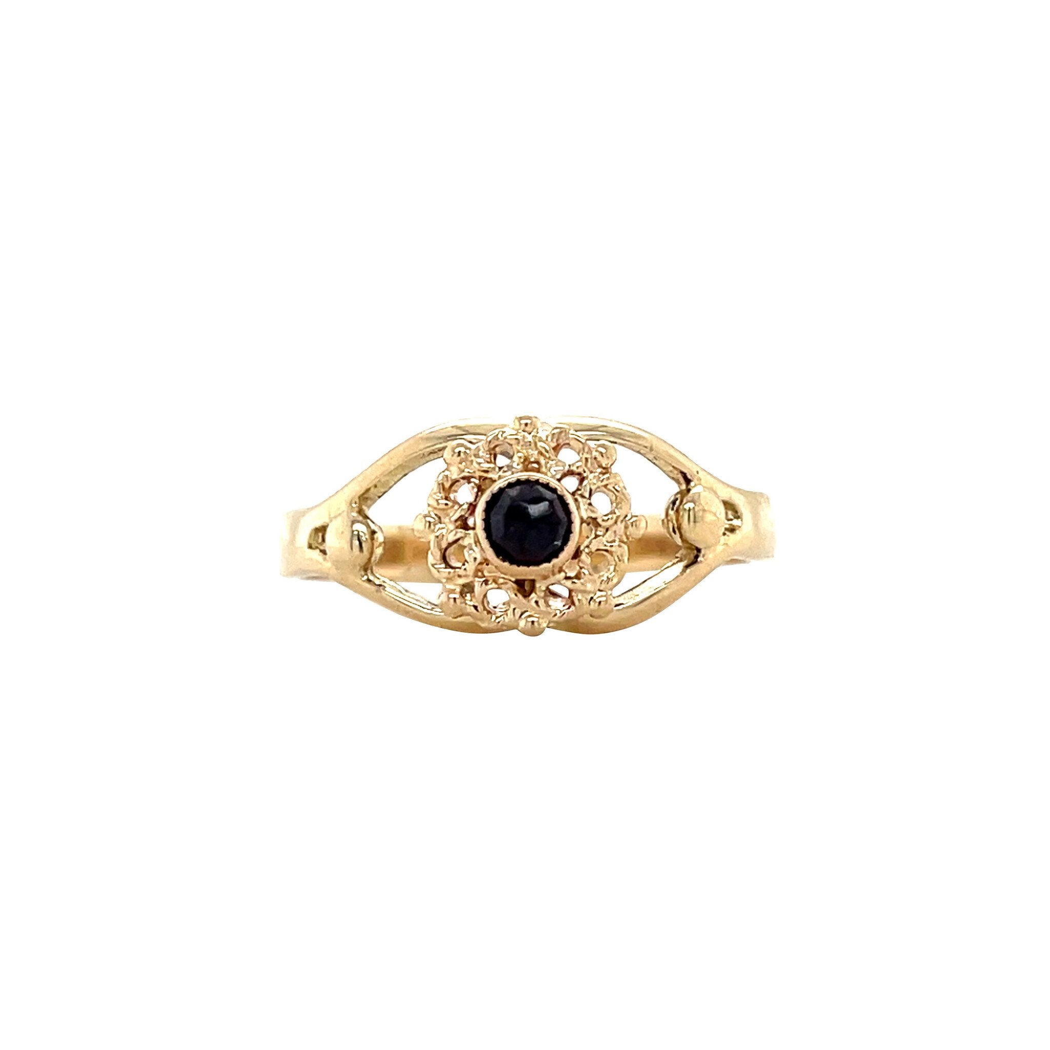Vintage 14 kt gold ring with garnet