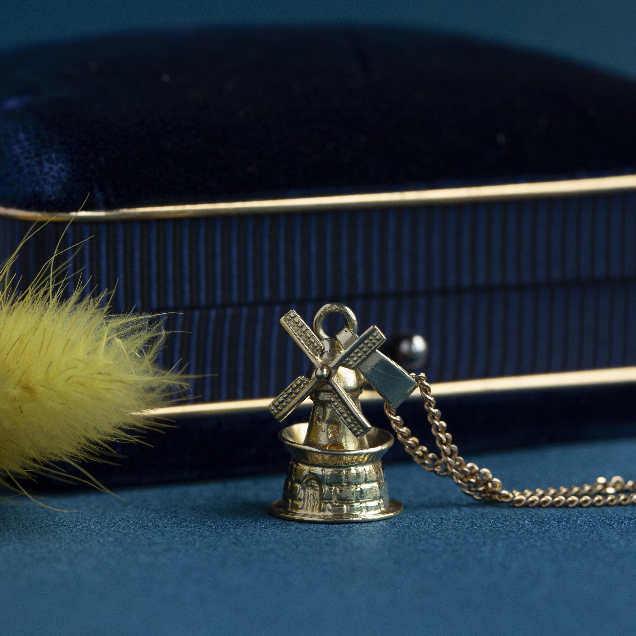 14 kt gold Dutch windmill pendant