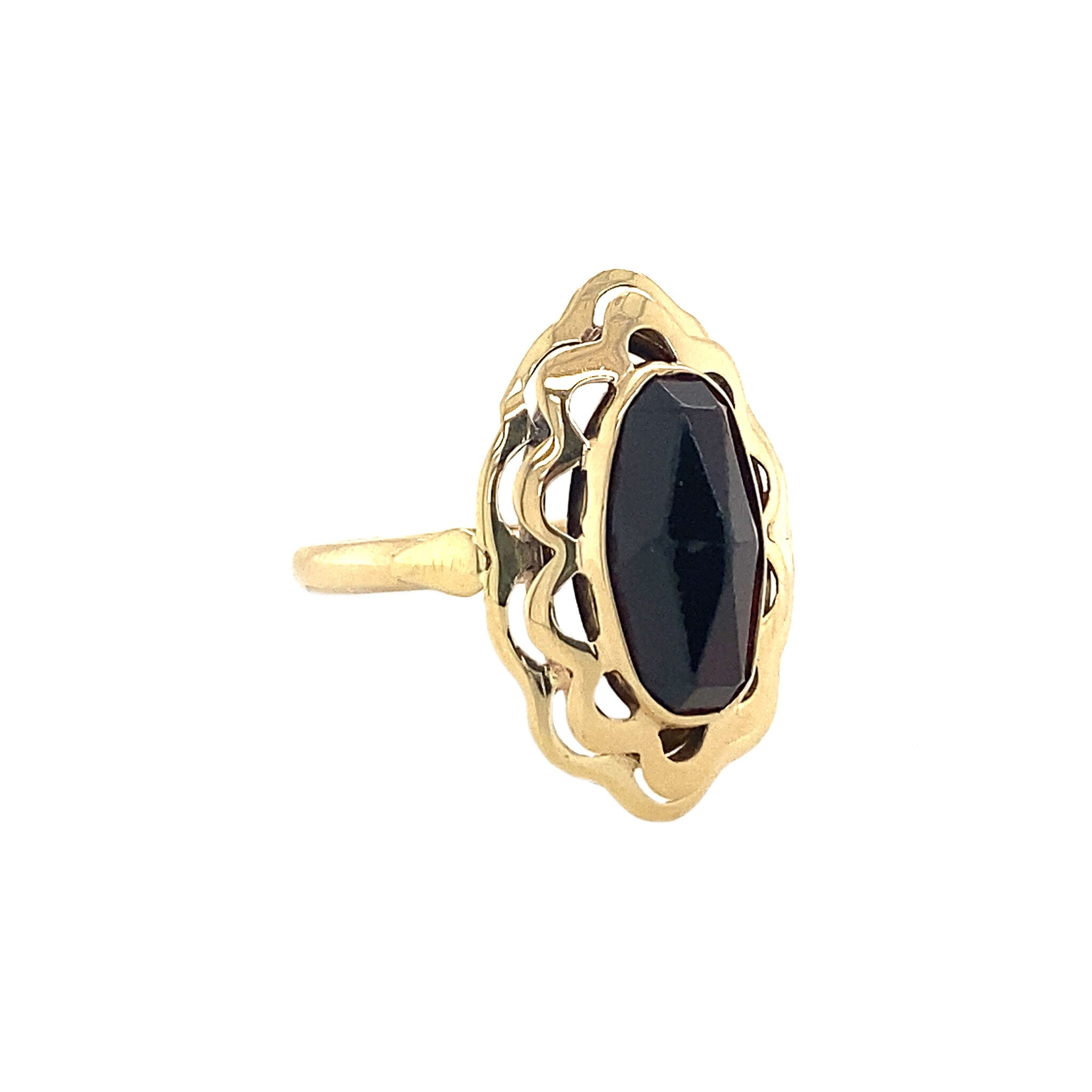 14 kt gold ring with garnet
