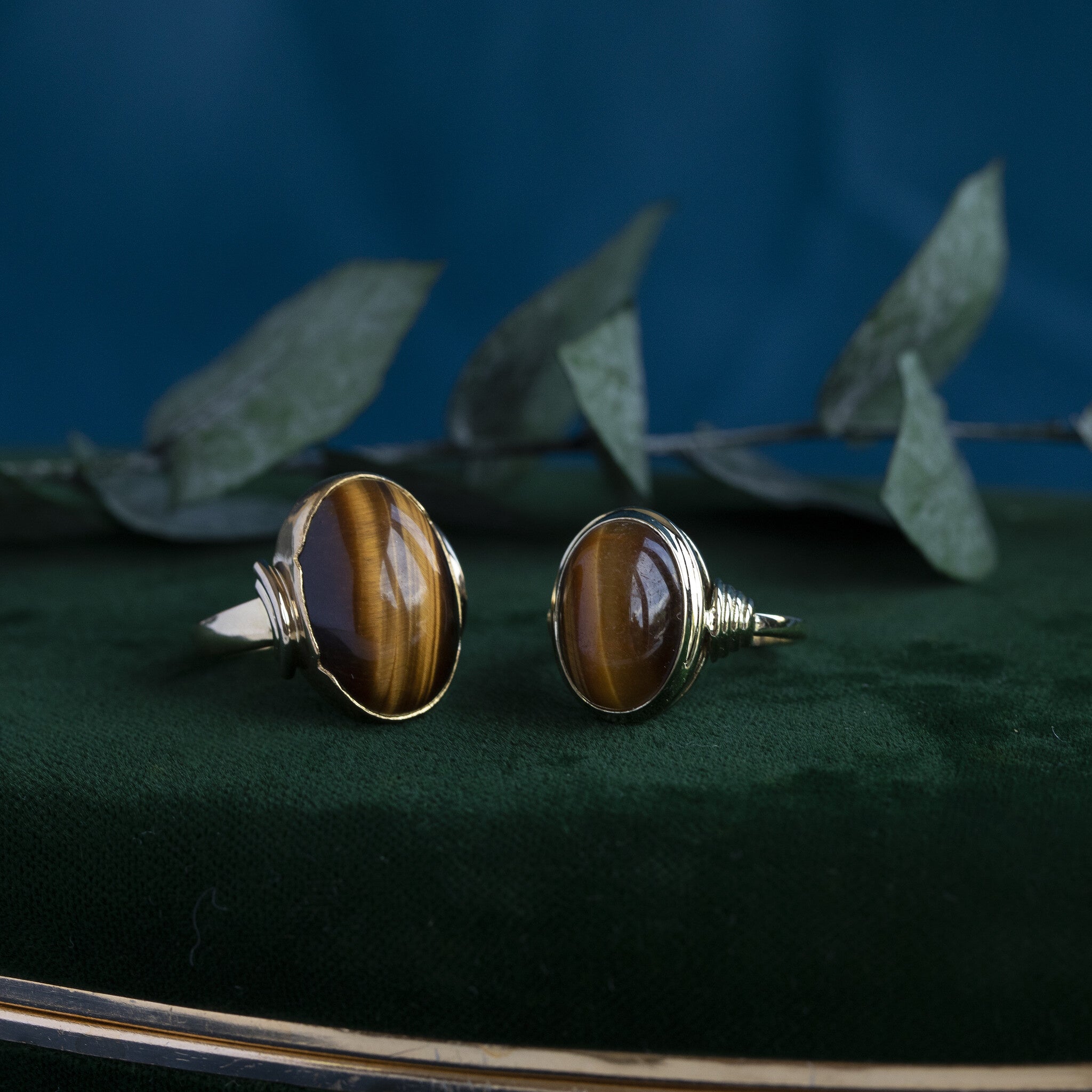 Gouden ring met tijgeroog 14 krt