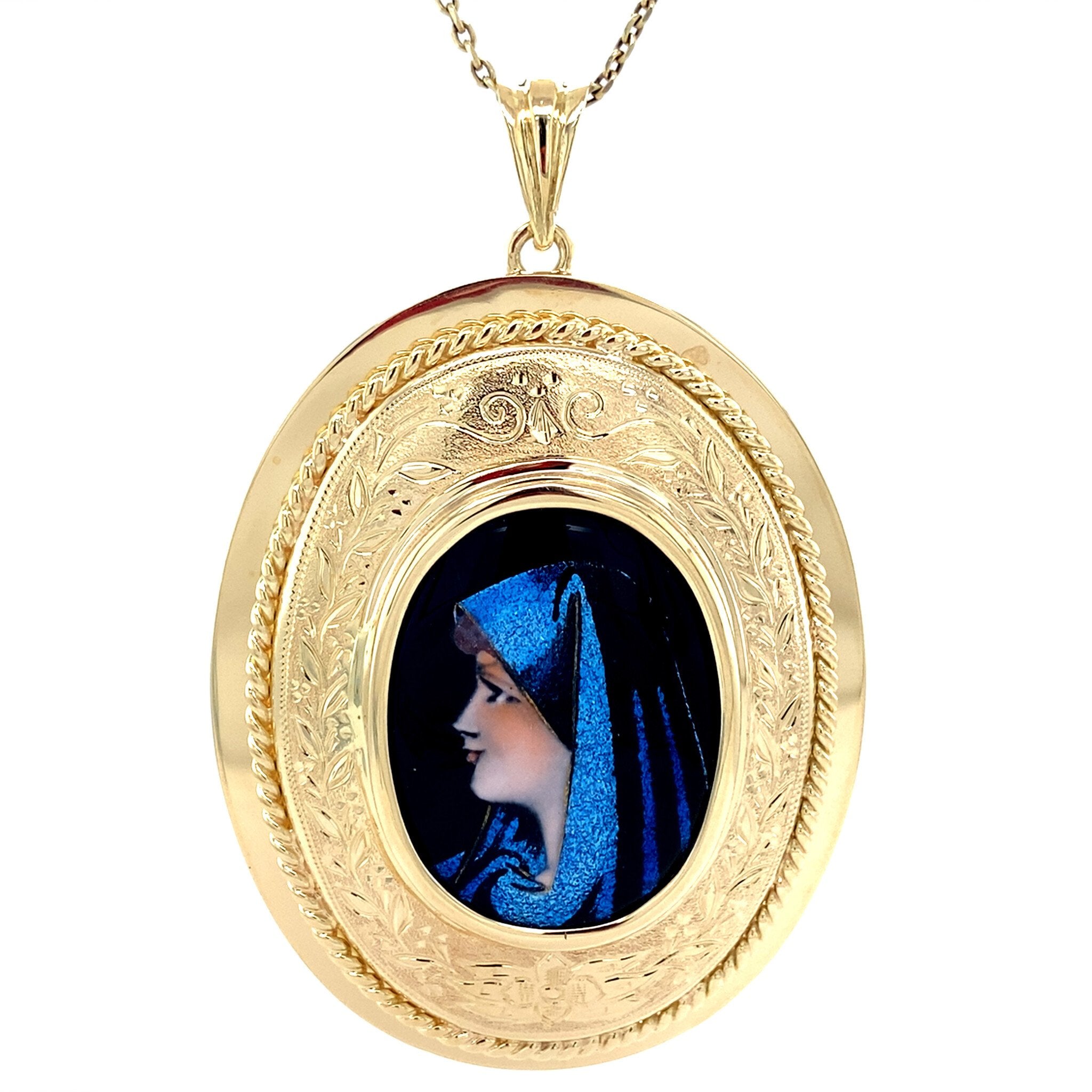 Vintage 14 kt gold pendant with enamel