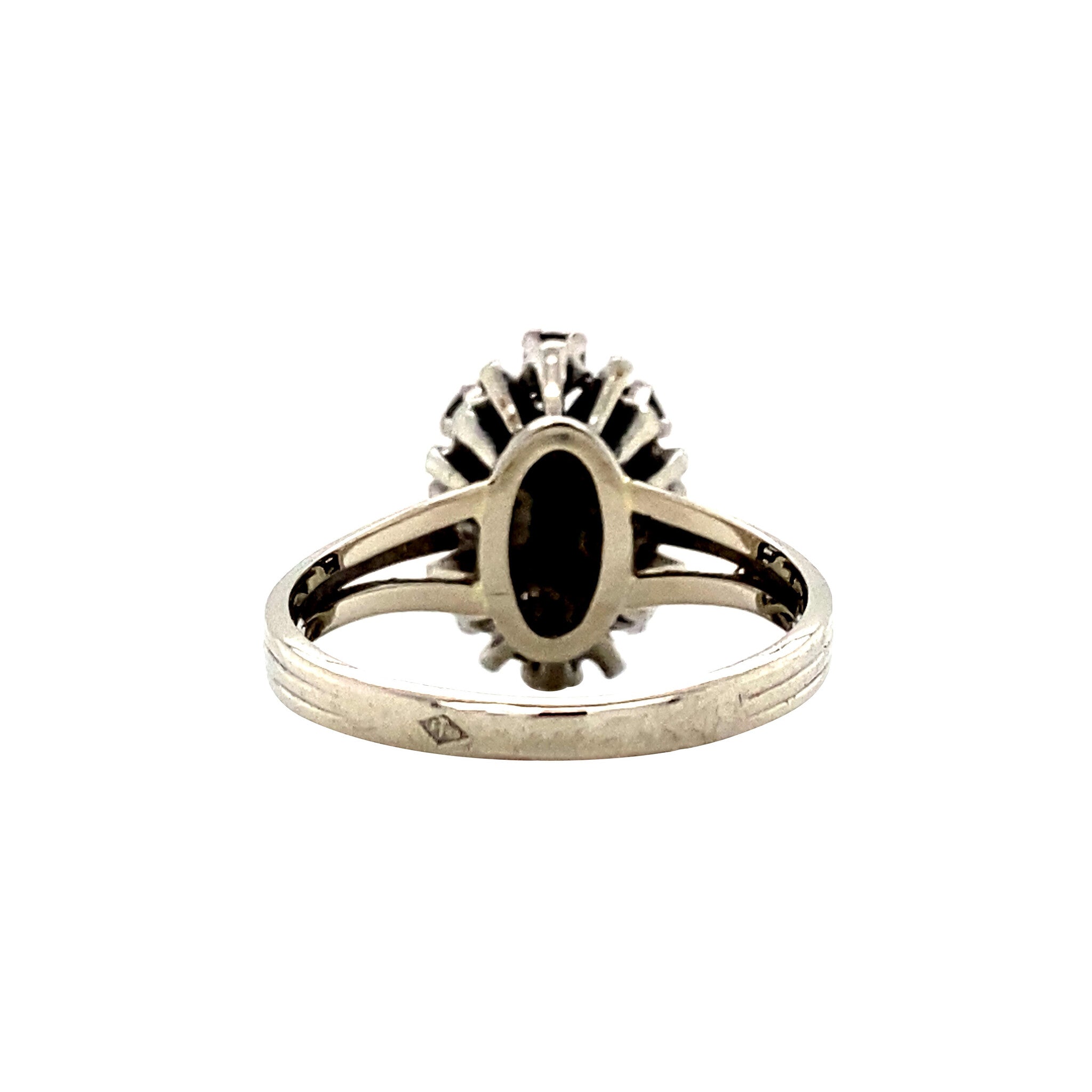 Witgouden entourage ring met diamant en saffier 18 krt