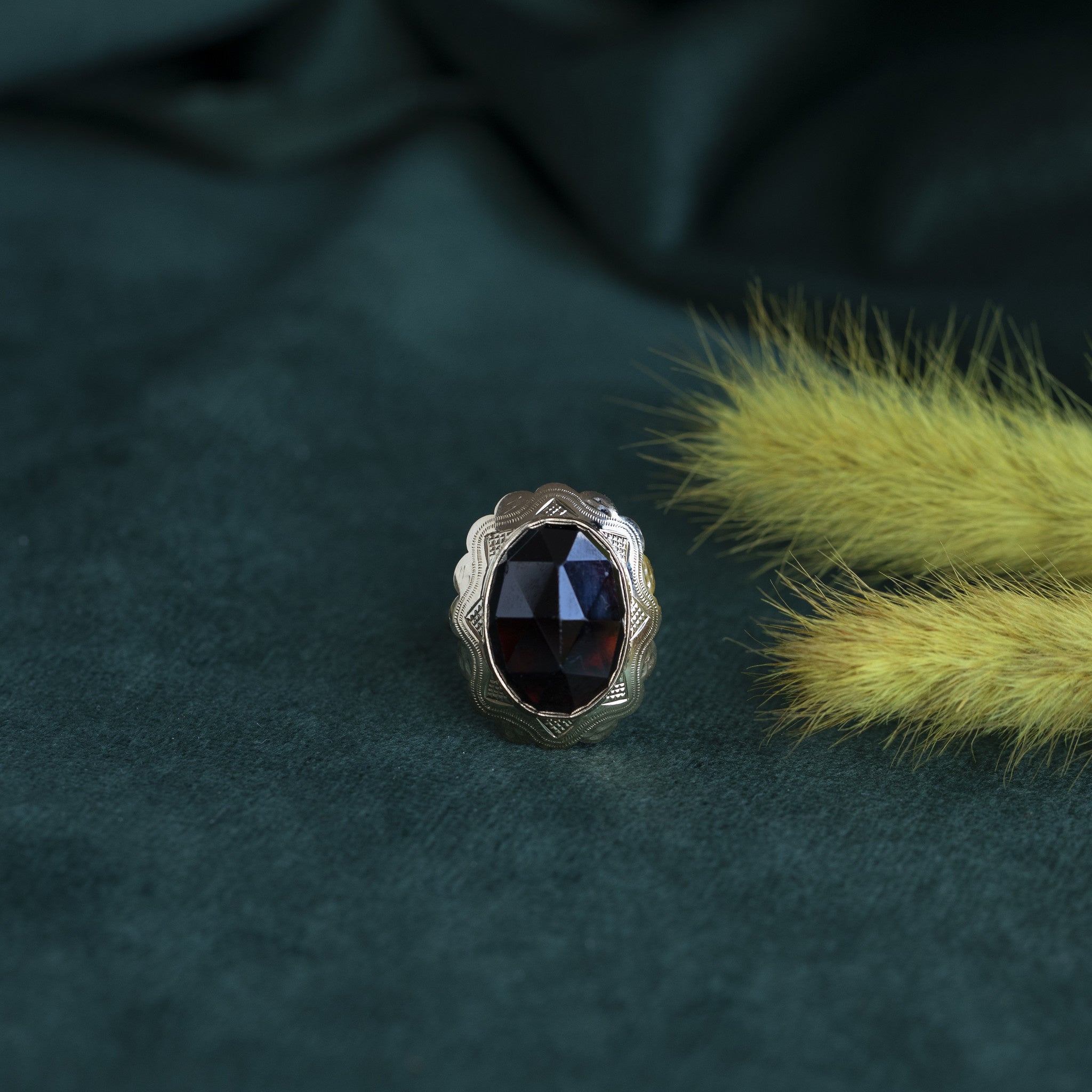 Gouden ring met granaat 14 krt