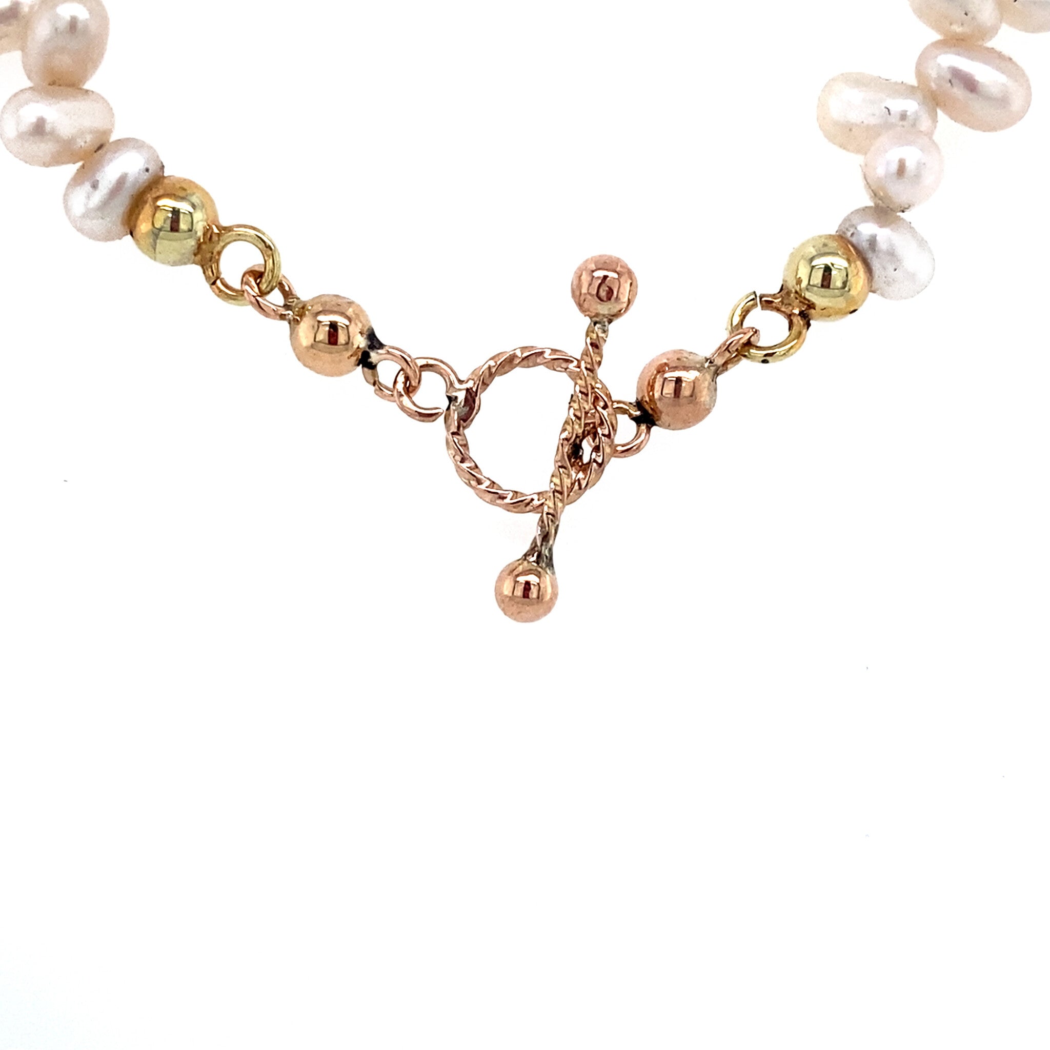 Pearl necklace with 14 kt gold clasp