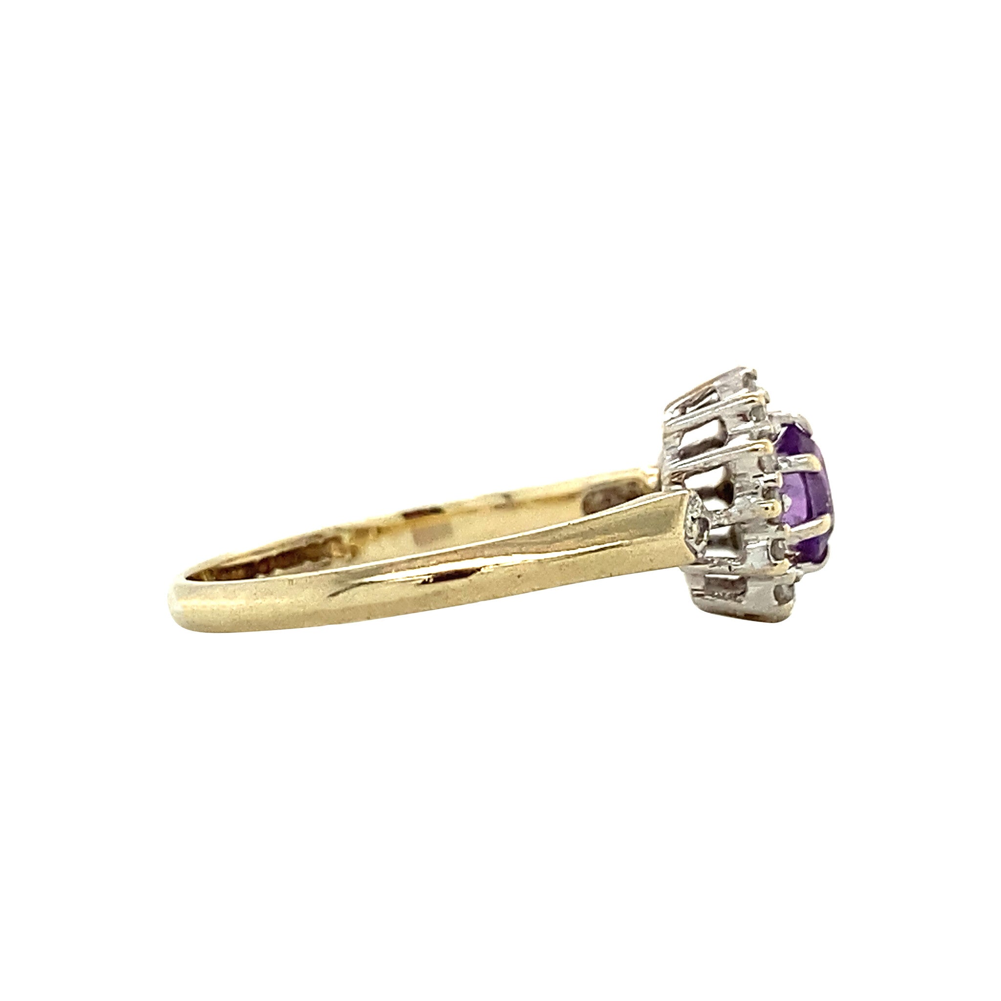 Entourage ring with amethyst and diamond, 9 kt gold