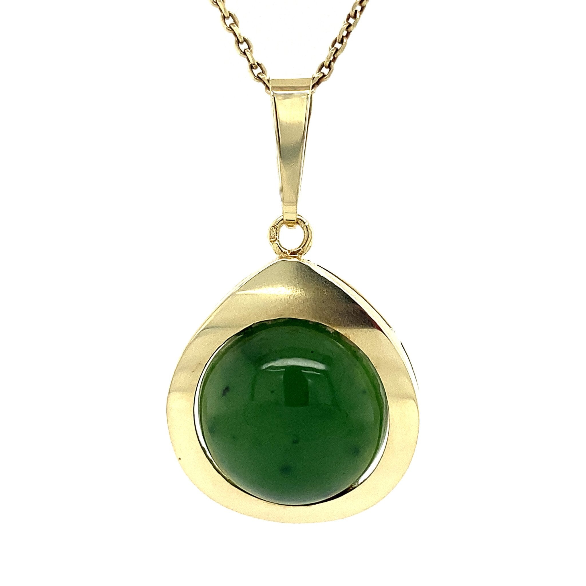 14 kt gold pendant with nephrite