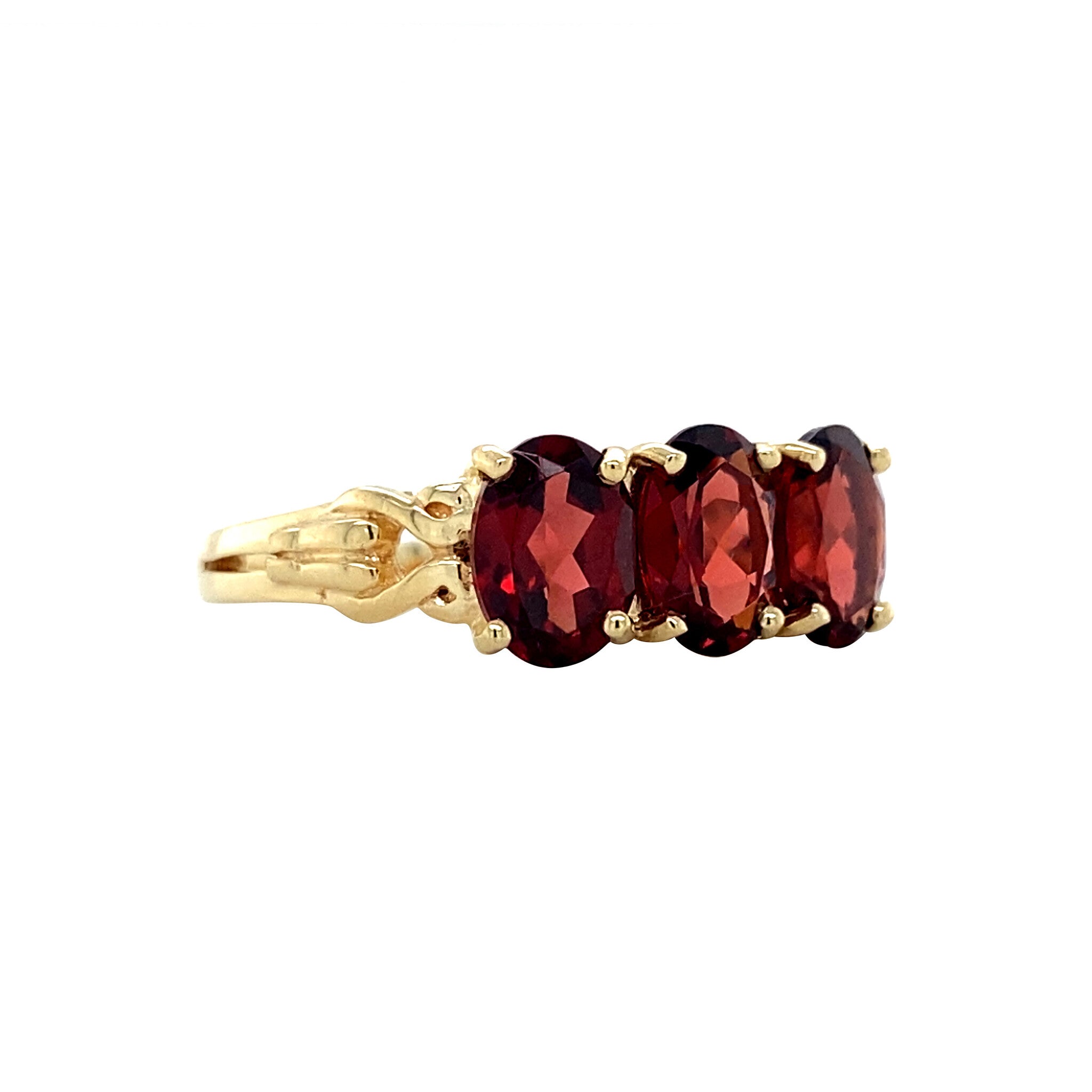 Ring met granaat 12 krt