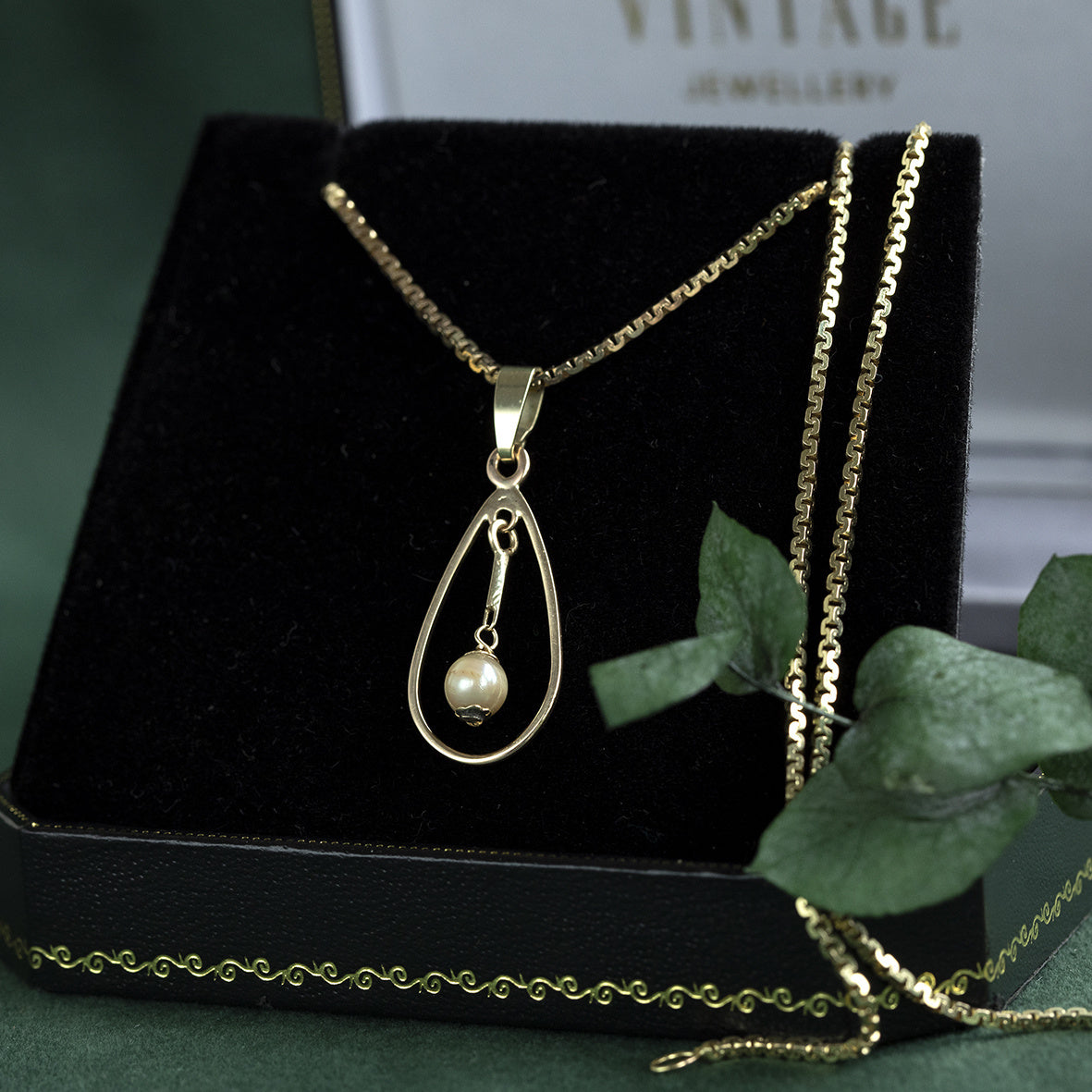 14 kt gold pendant with pearl