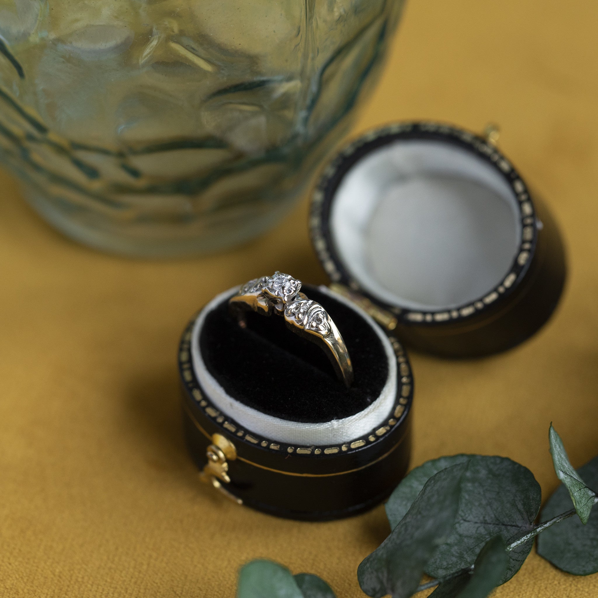 Bicolour ring with diamond, 10 kt