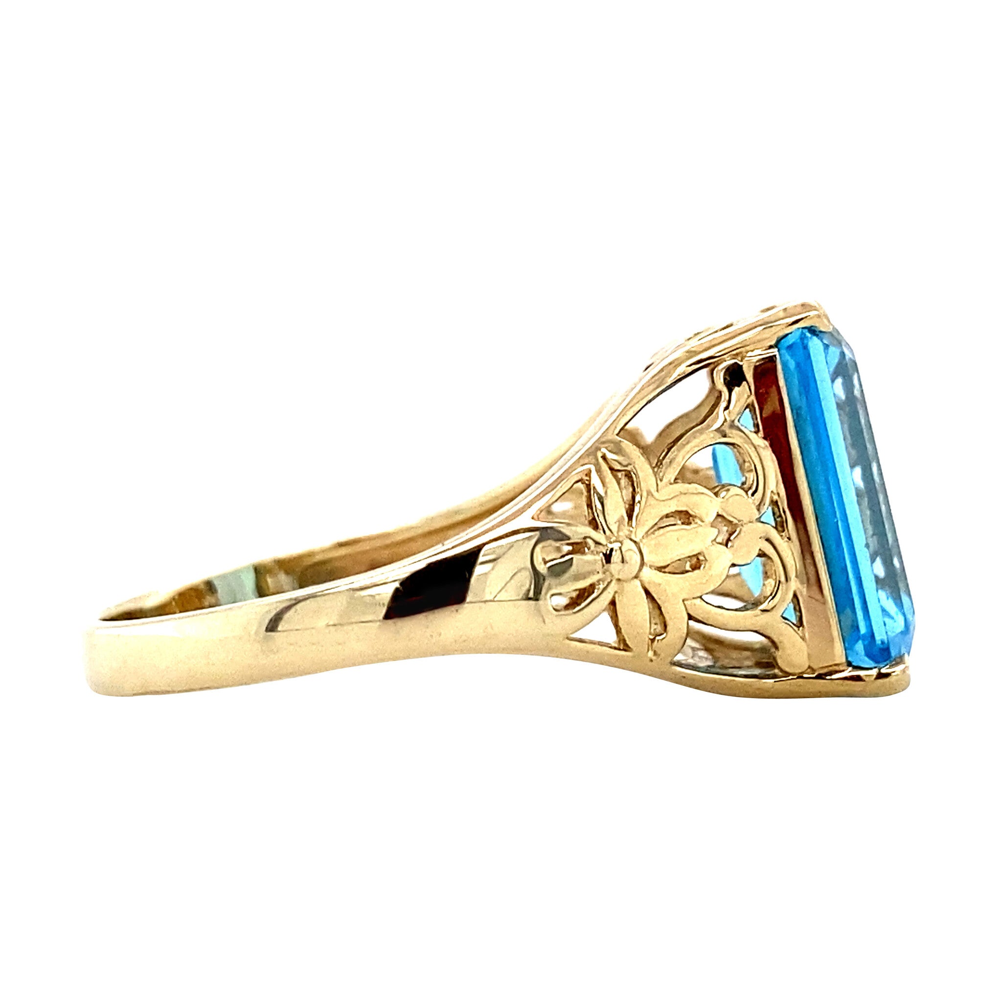 Ring with topaz 9 kt