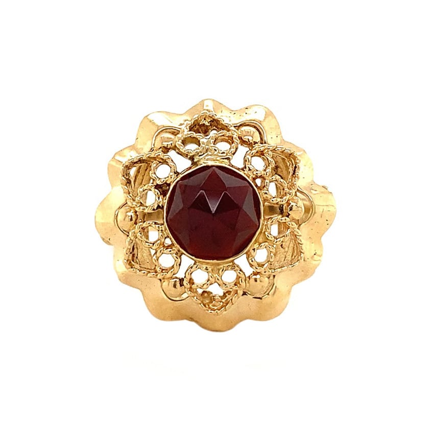 14 kt gold ring with garnet