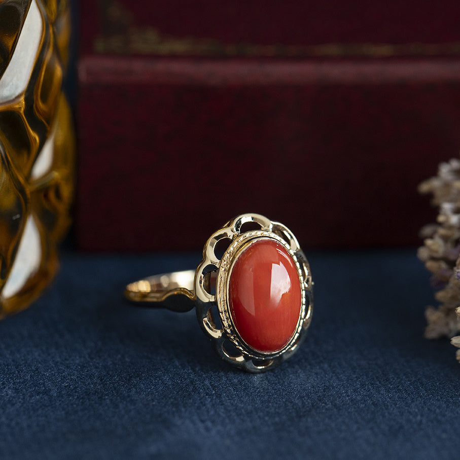 Gouden vintage ring met bloedkoraal 14 kt