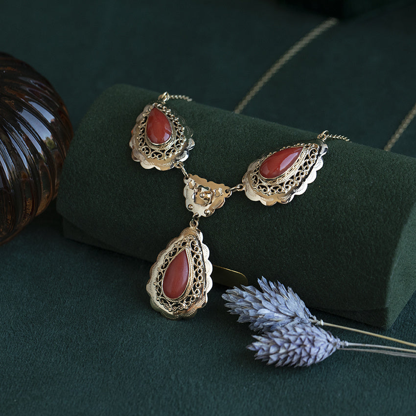 Gouden vintage anker collier met bloedkoraal 14 krt