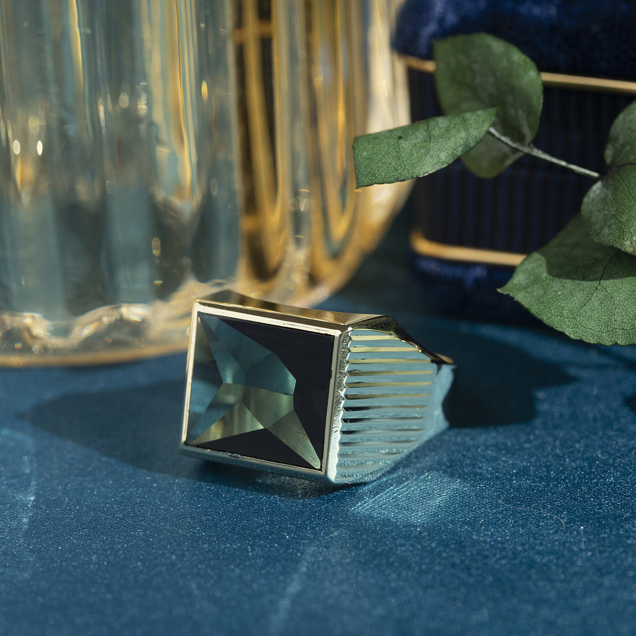 Gold ring with green spinel 14 krt